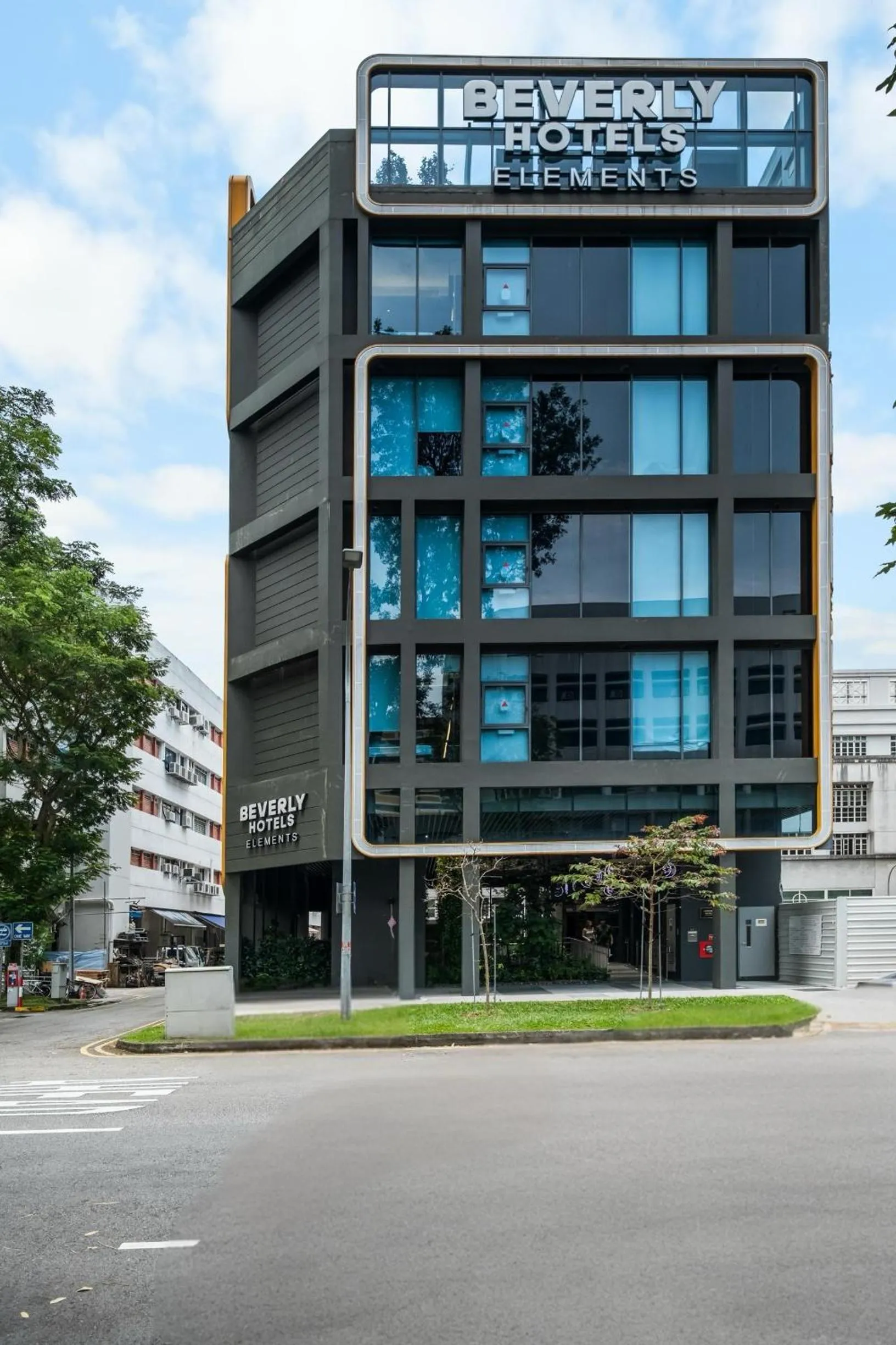 Facade/entrance in Beverly Hotels Elements