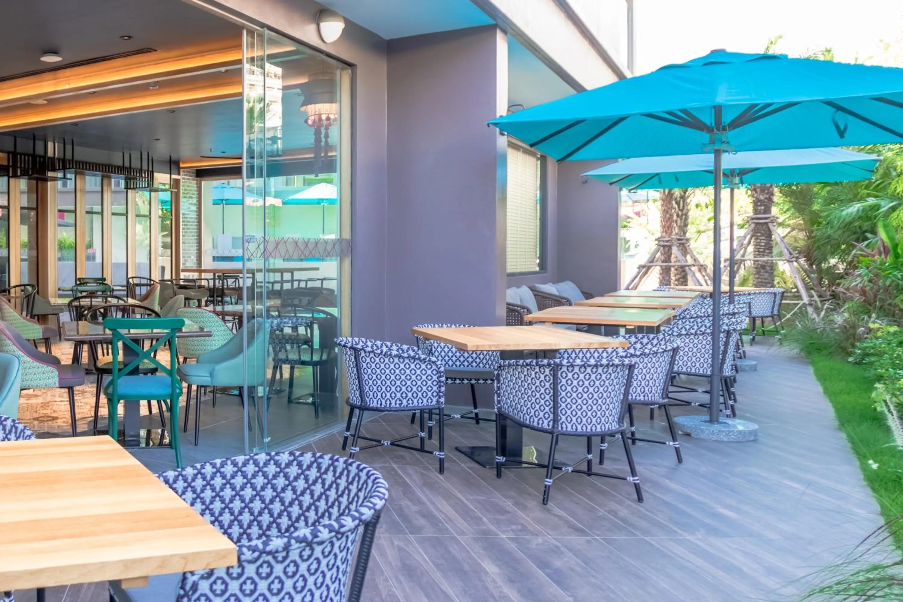 Restaurant/places to eat in GLOW Mira Karon Beach