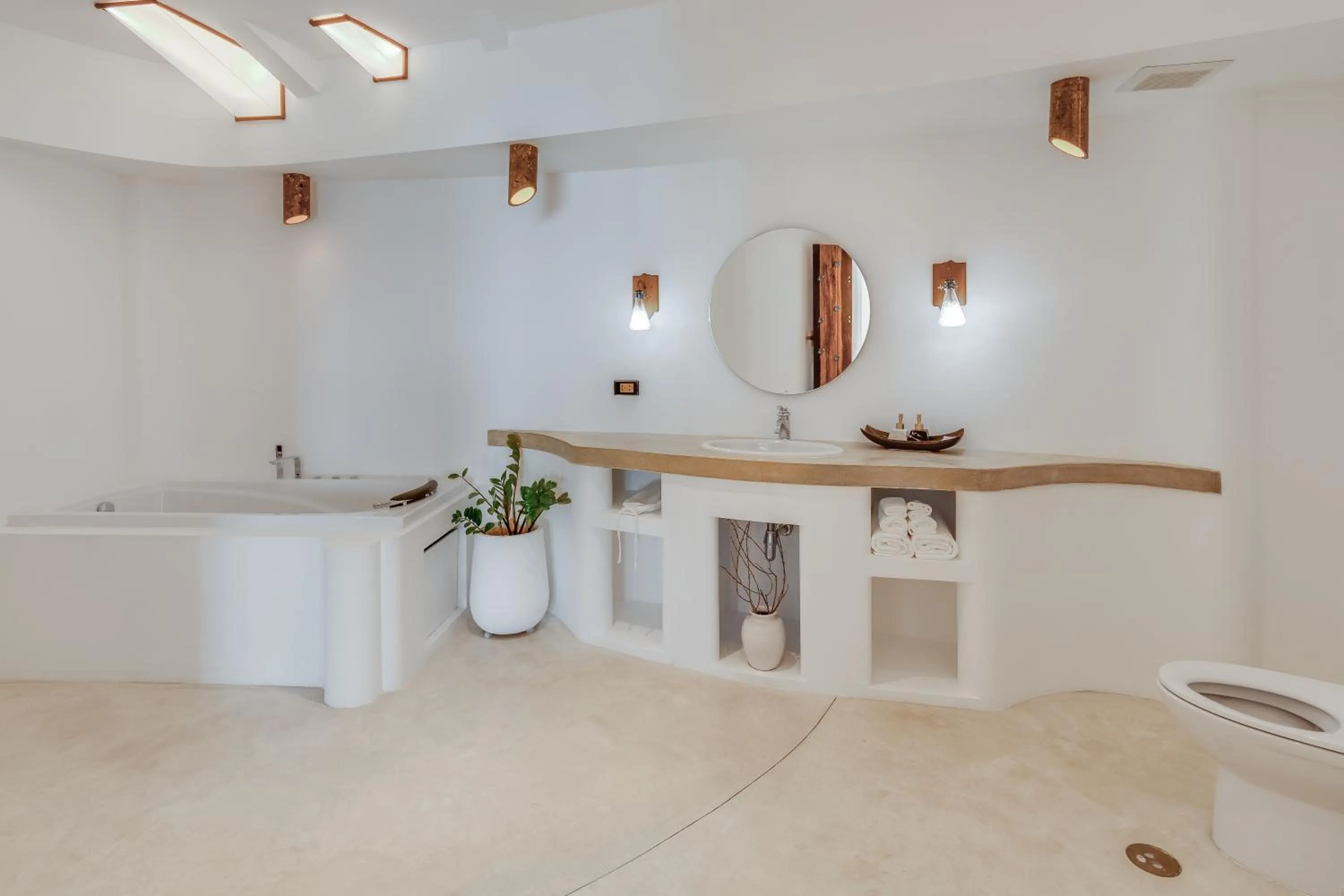 Toilet in Ampersand Resort