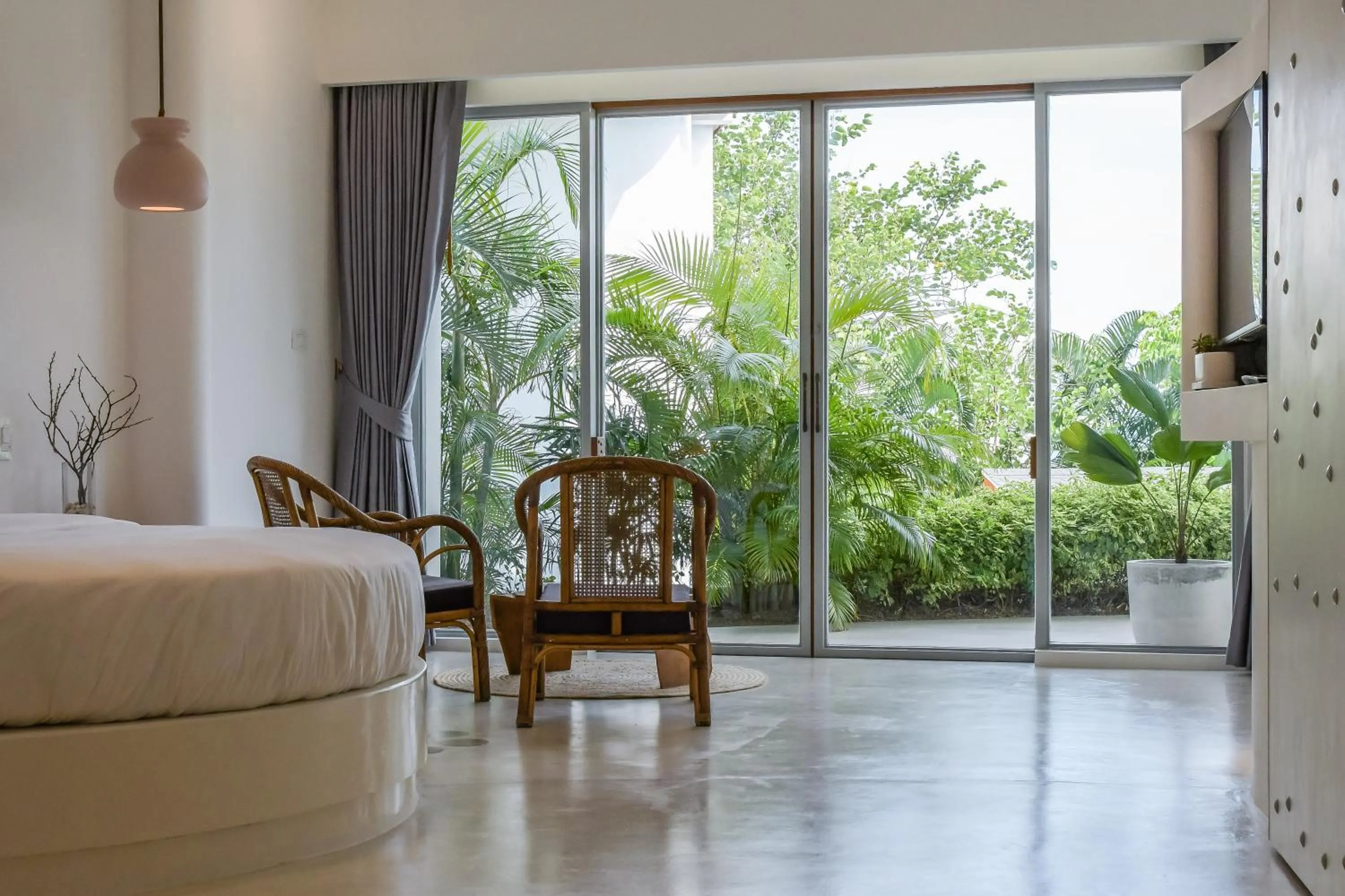 Patio, Bed in Ampersand Resort