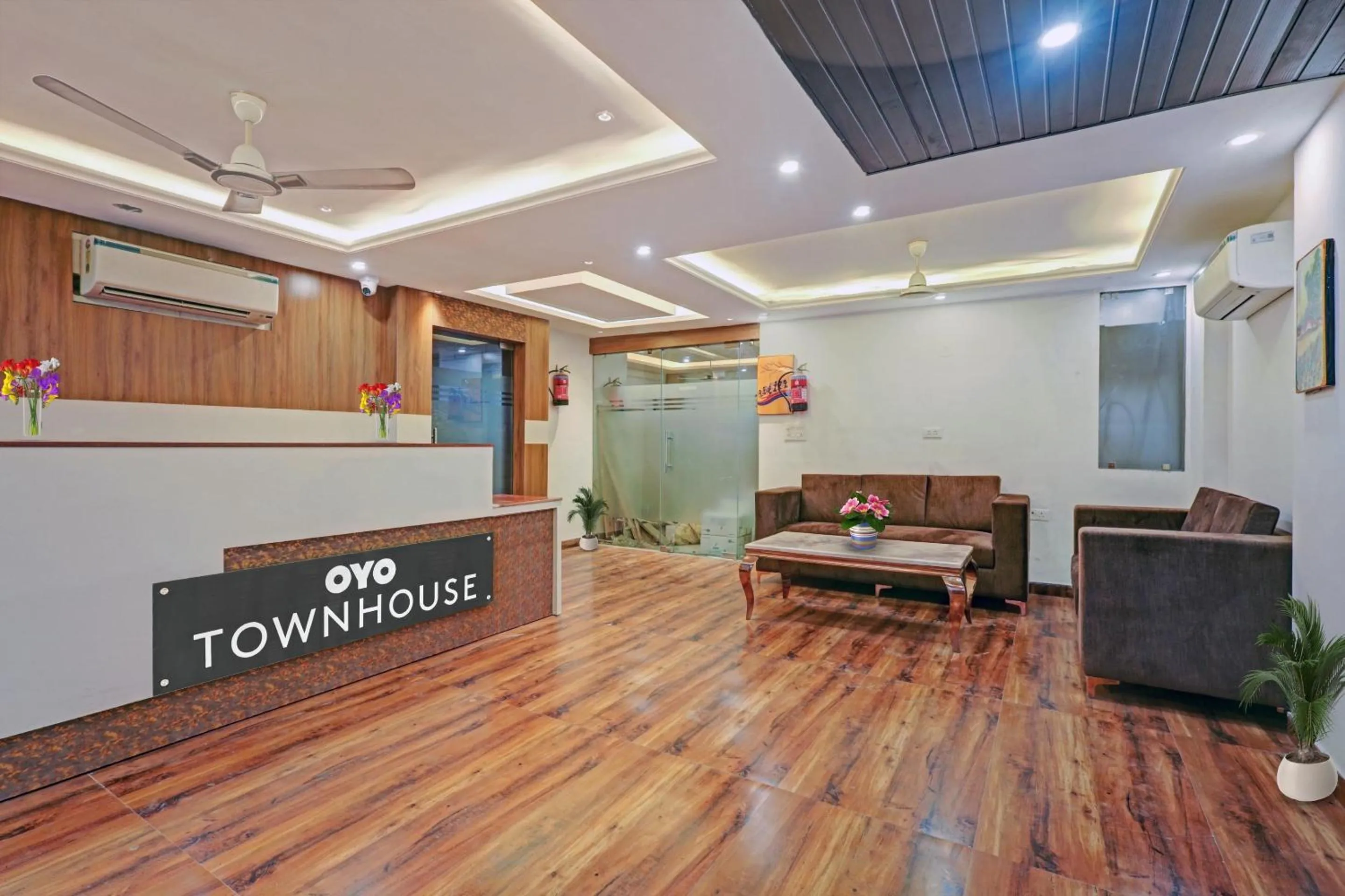 Lobby or reception in Super Townhouse Lucky Grand Palace