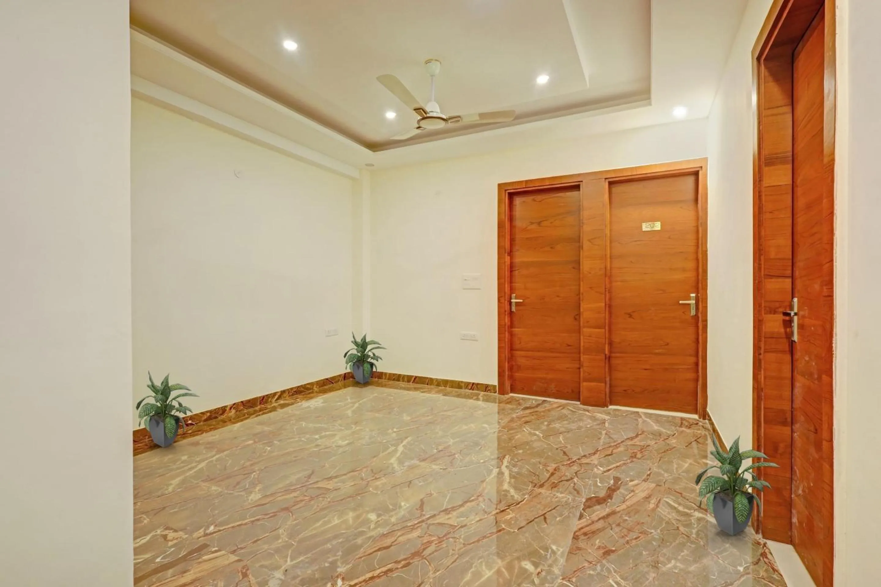 Lobby or reception in Super Townhouse Lucky Grand Palace