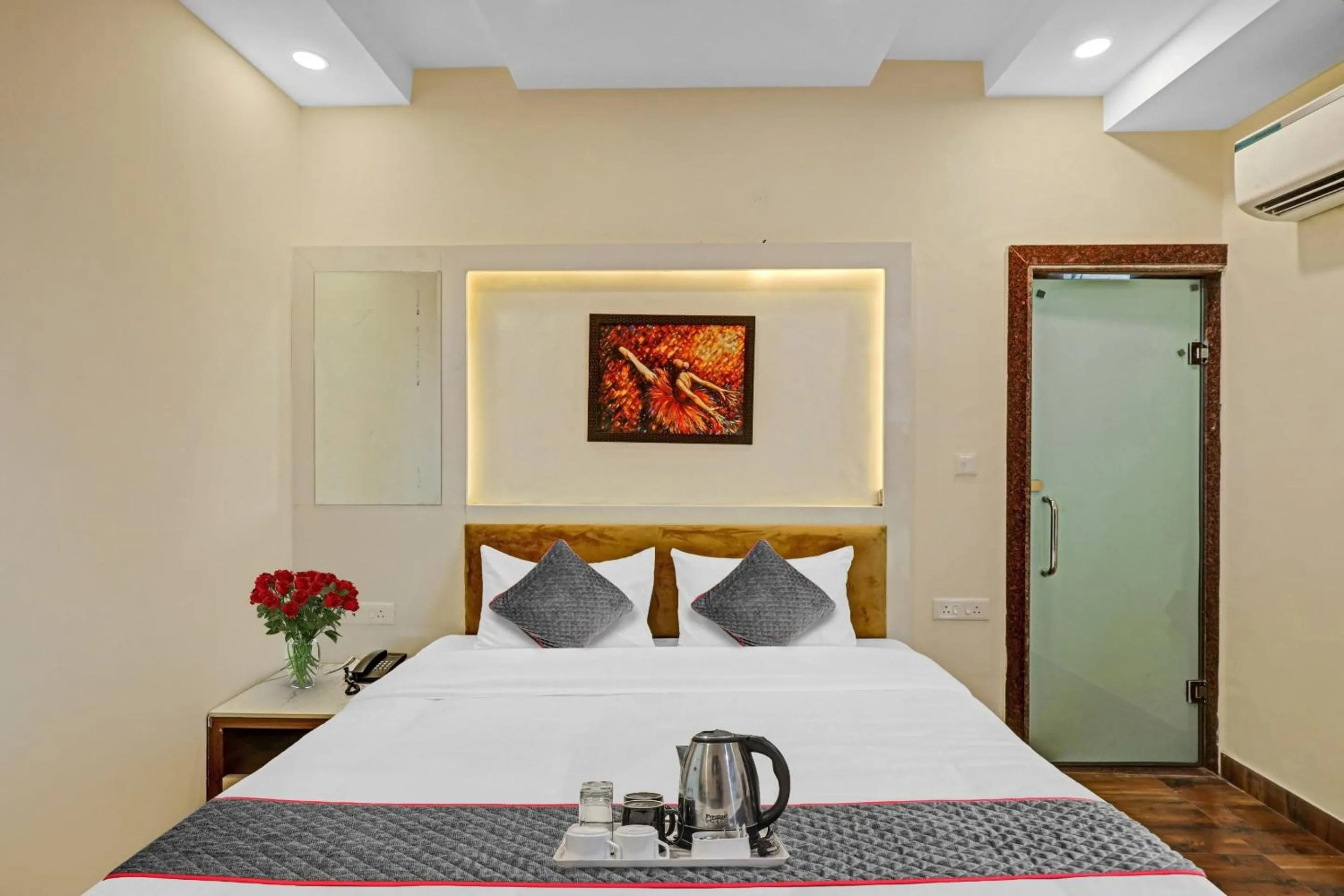 Bedroom, Bed in Super Townhouse Lucky Grand Palace