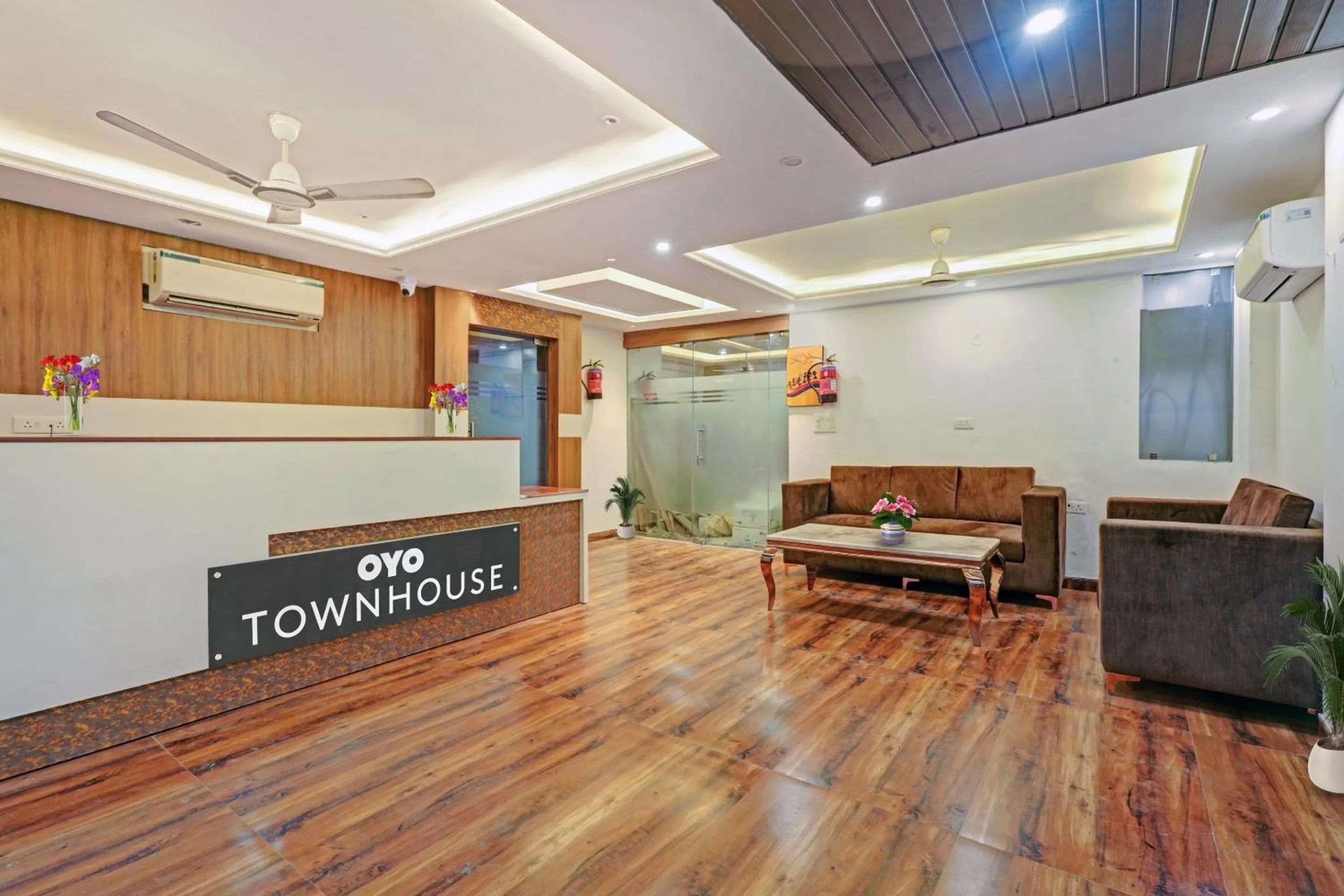 Lobby or reception in Super Townhouse Lucky Grand Palace