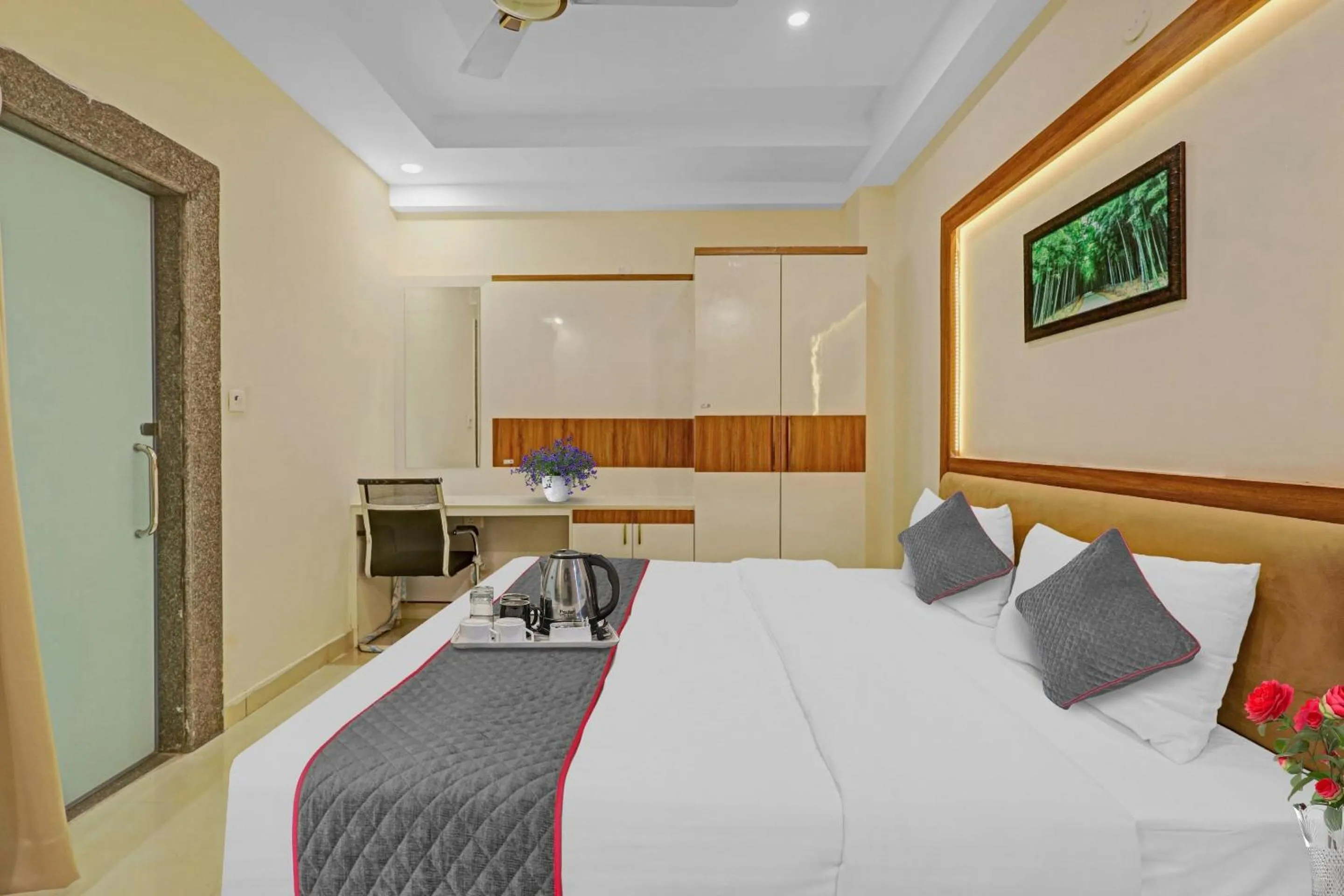 Bedroom, Bed in Townhouse Lucky Grand Palace