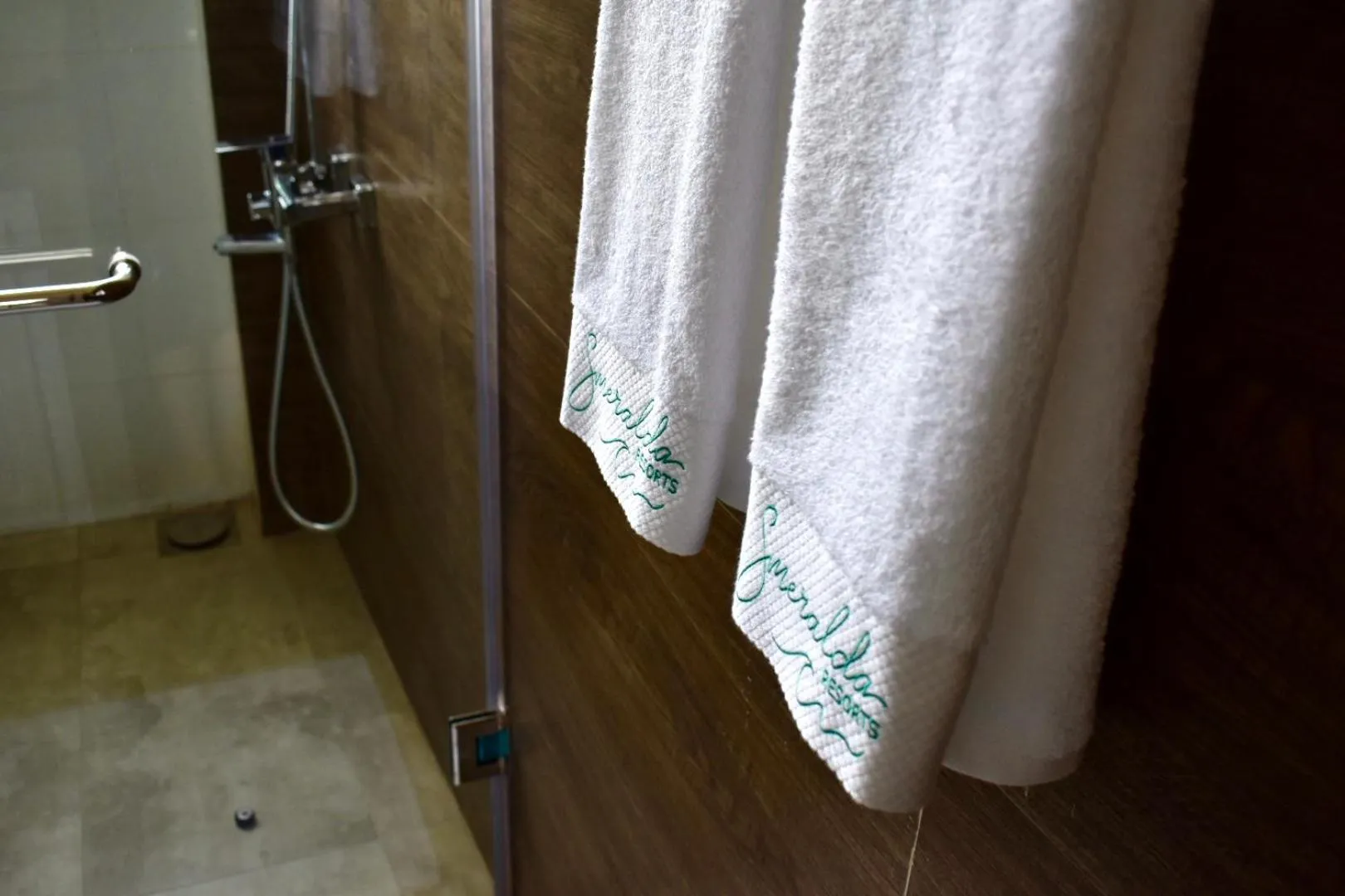 Shower in Smeralda Resorts Dikwella