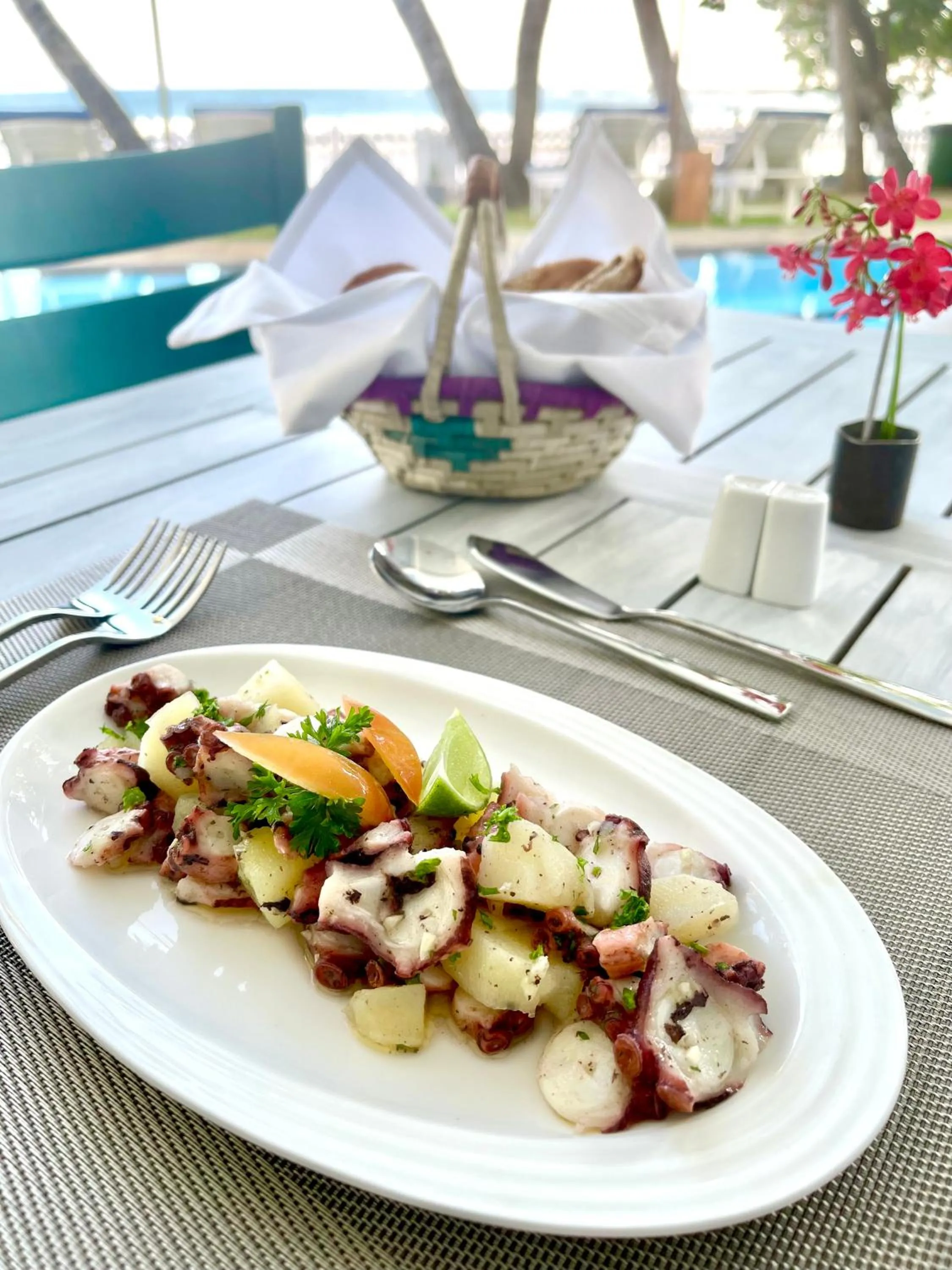 Food and drinks in Smeralda Resorts Dikwella