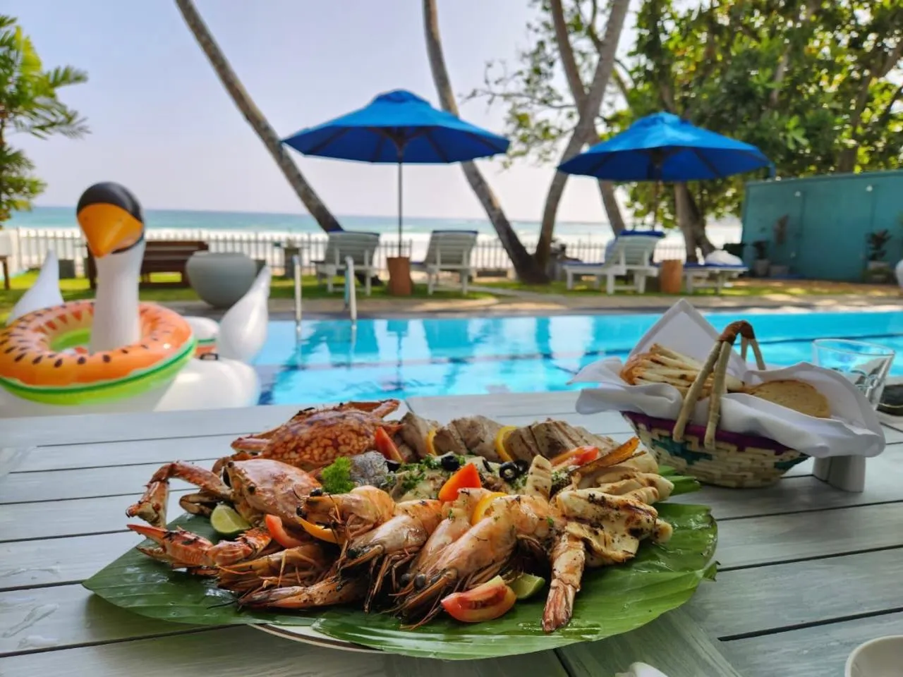 Food in Smeralda Resorts Dikwella