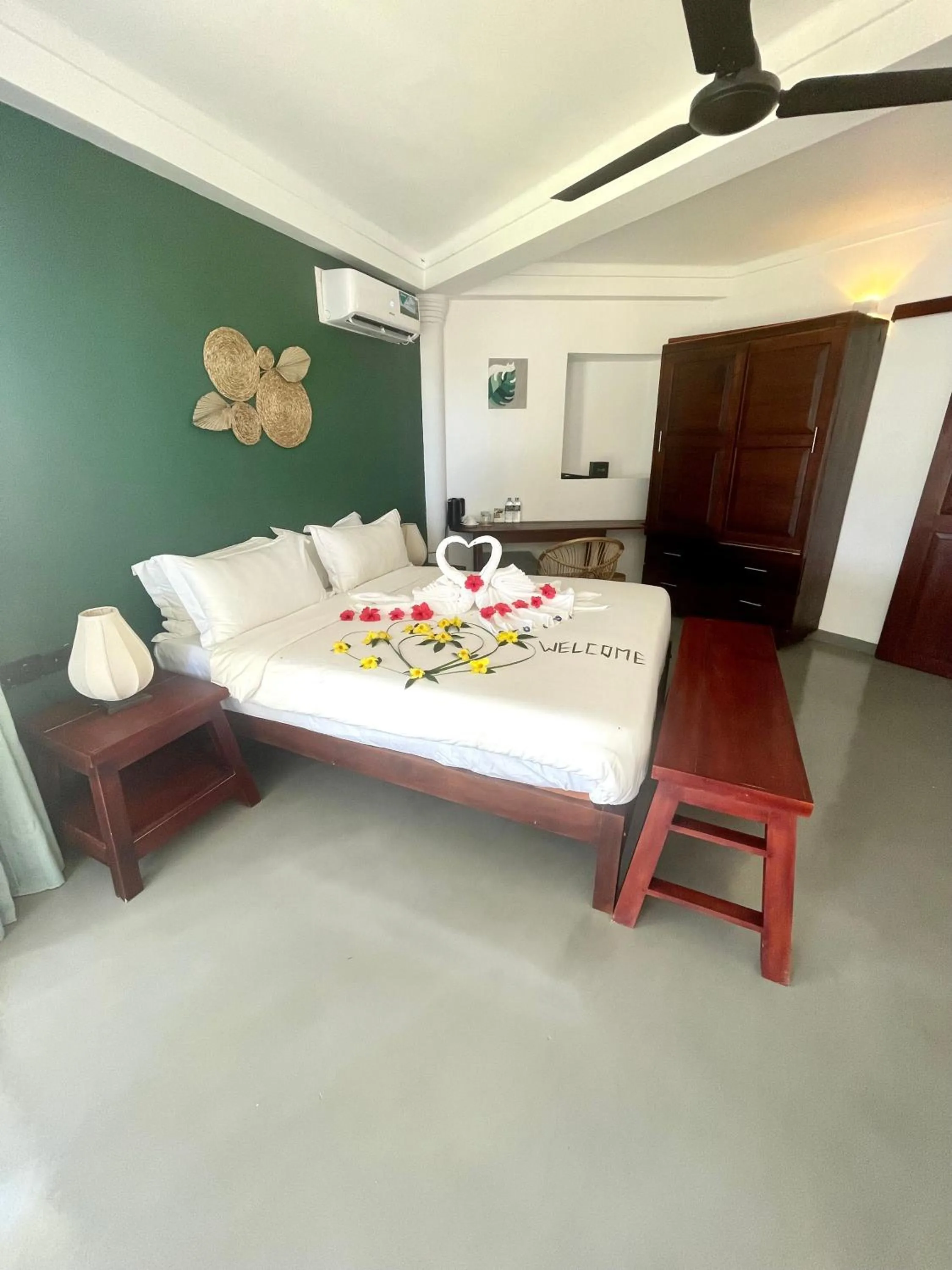 Bed in Smeralda Resorts Dikwella