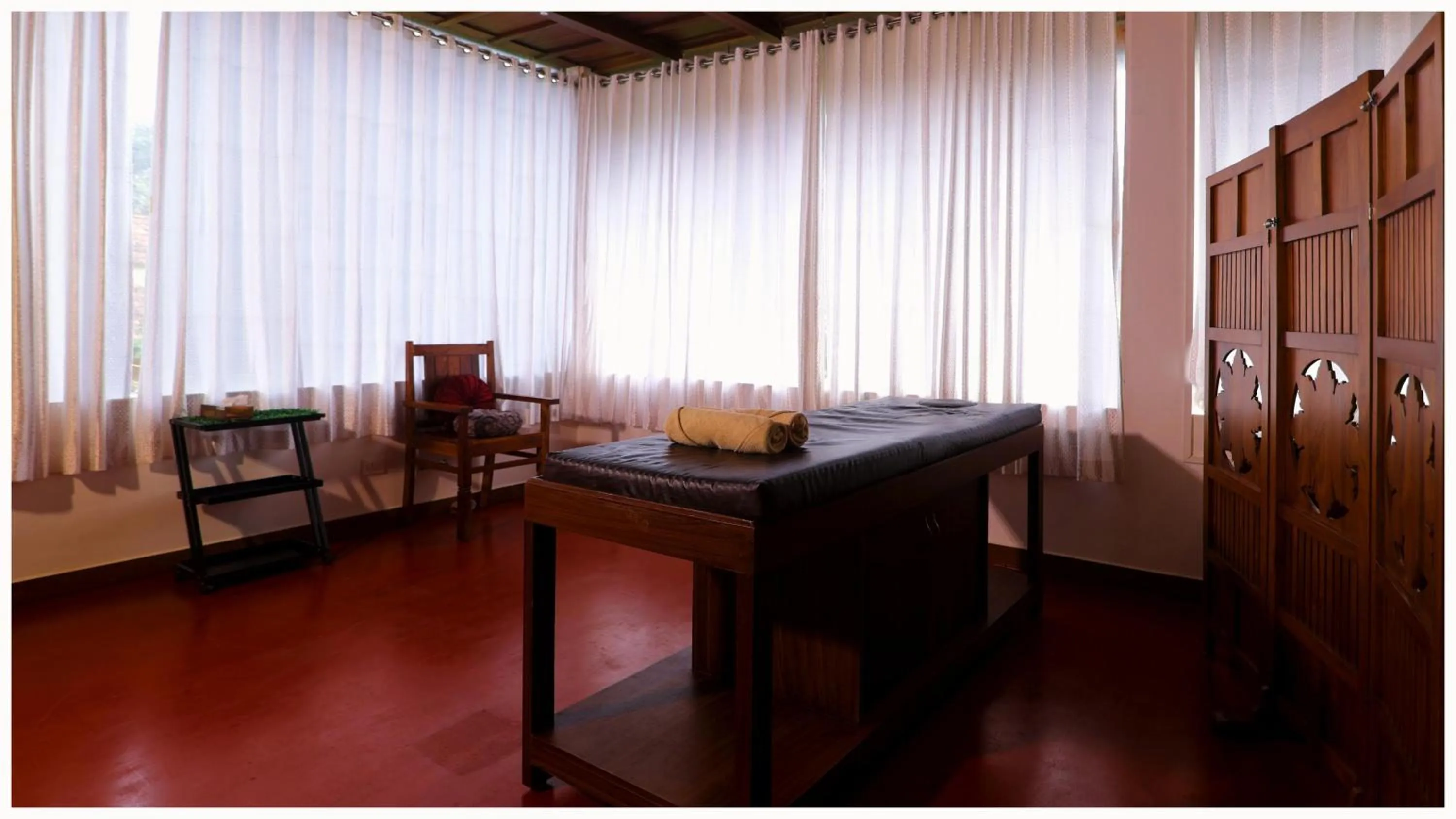 hair dresser in Vajra Ayurveda and Yoga Retreat