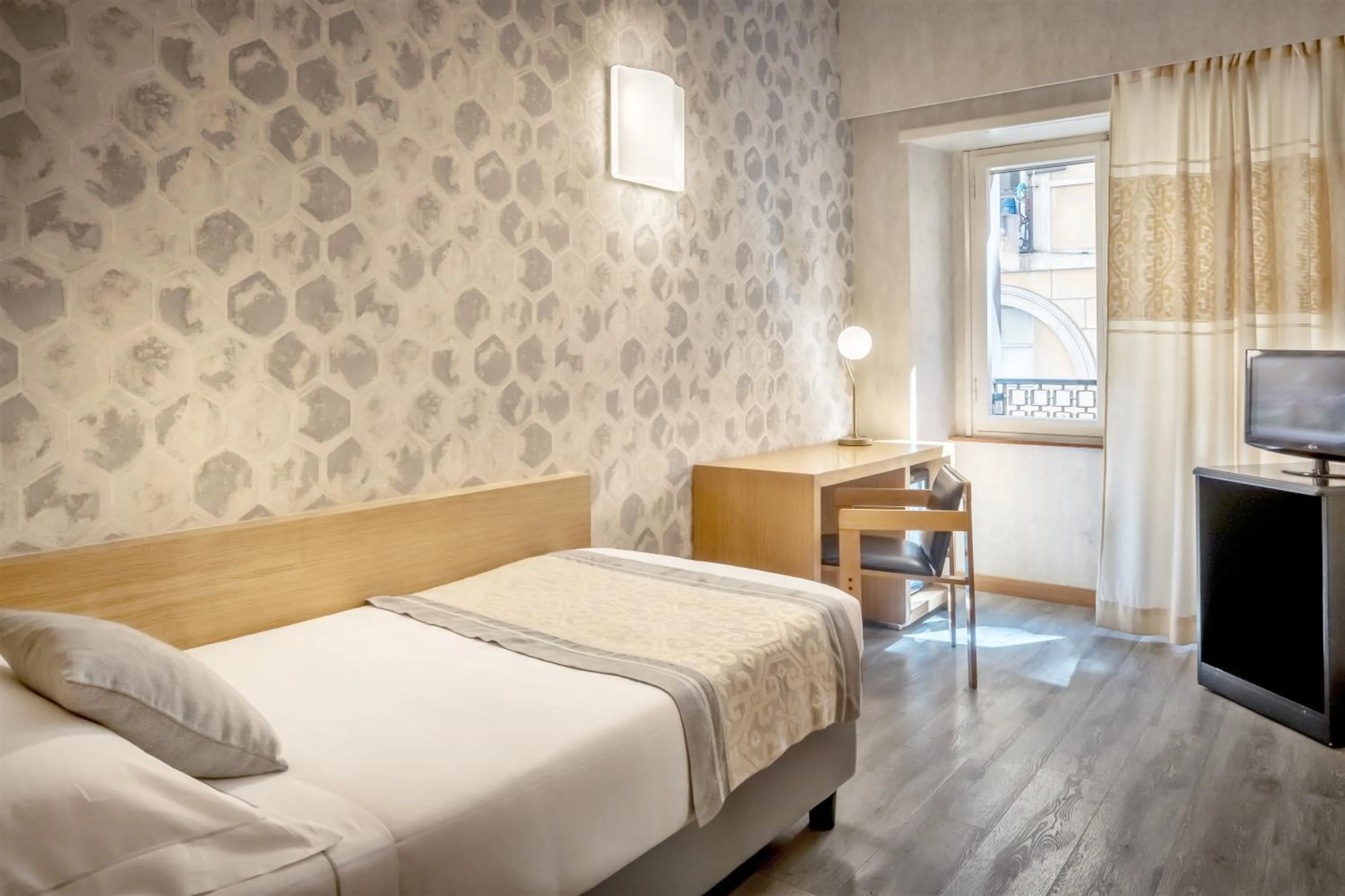 Photo of the whole room, Bed in Hotel Italia