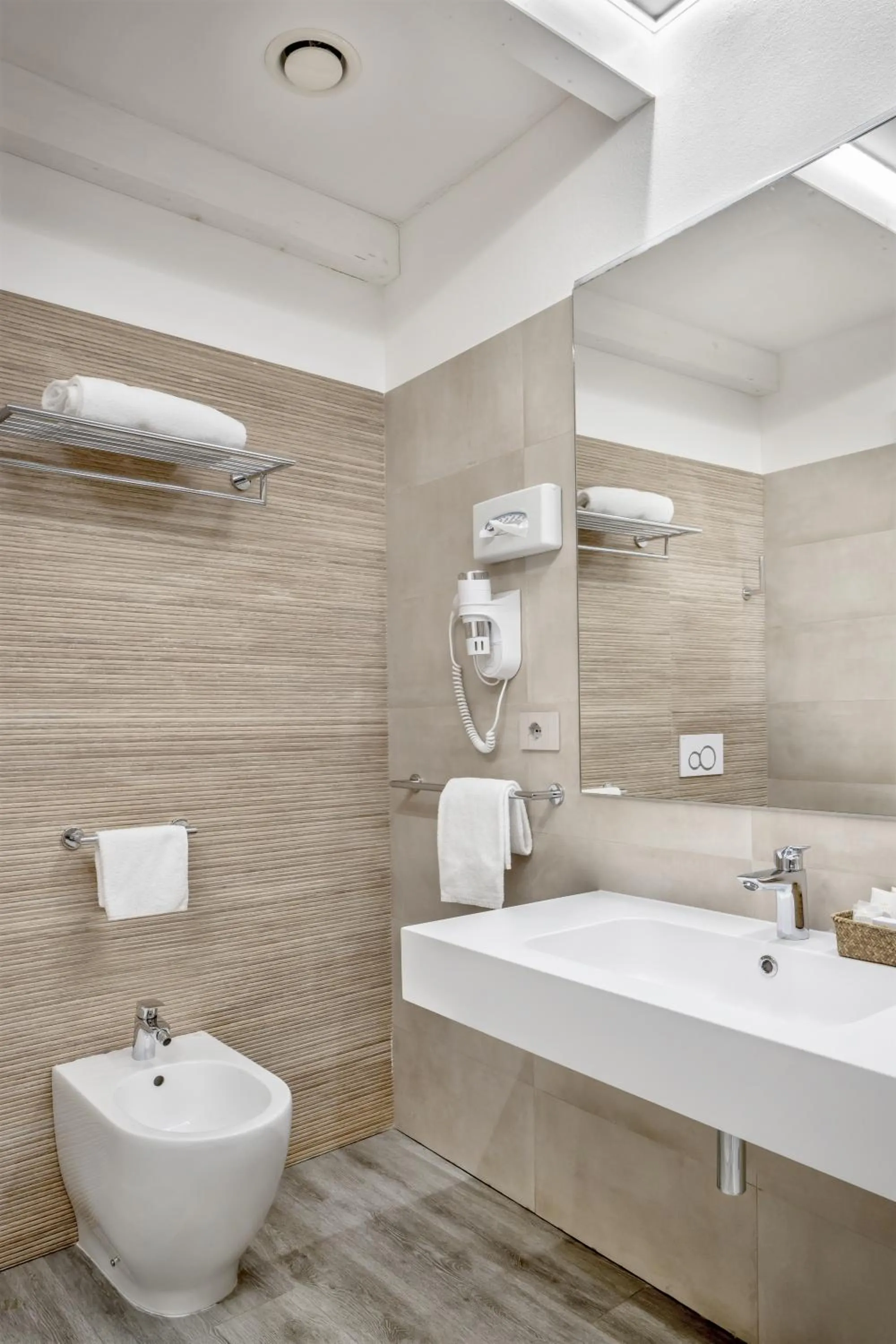 Bathroom in Hotel Italia