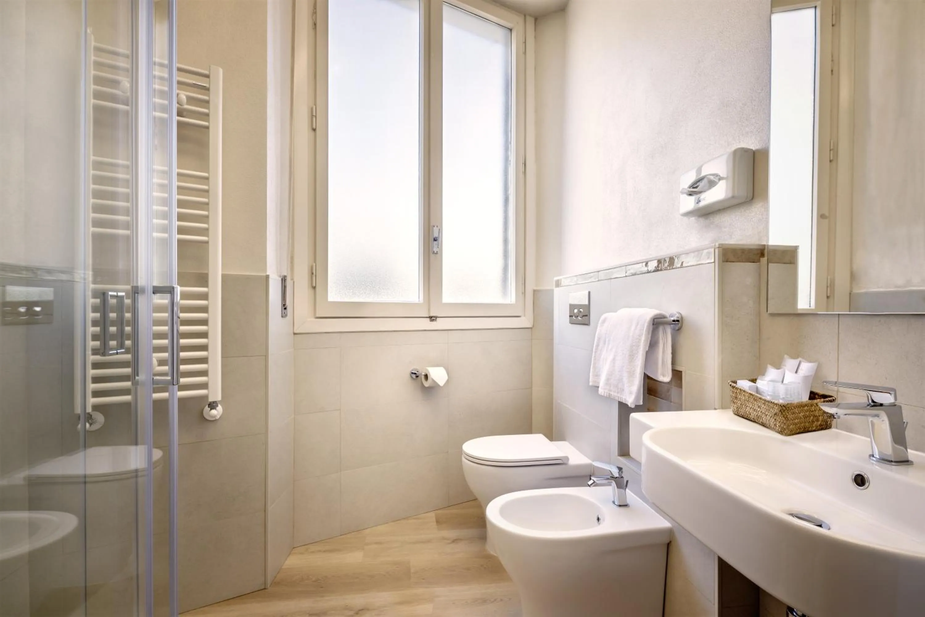 Bathroom in Hotel Italia