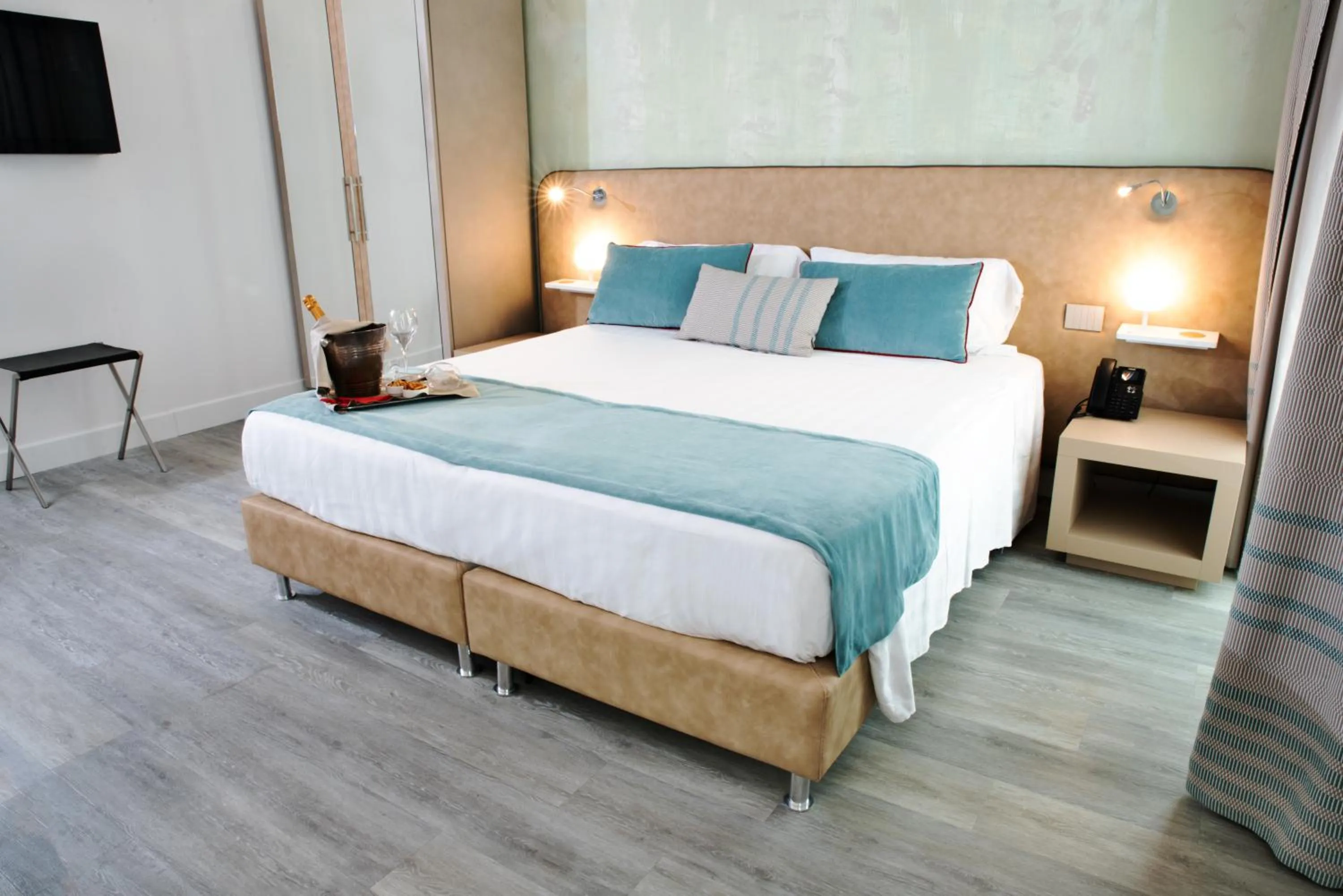 Photo of the whole room, Bed in Hotel Italia