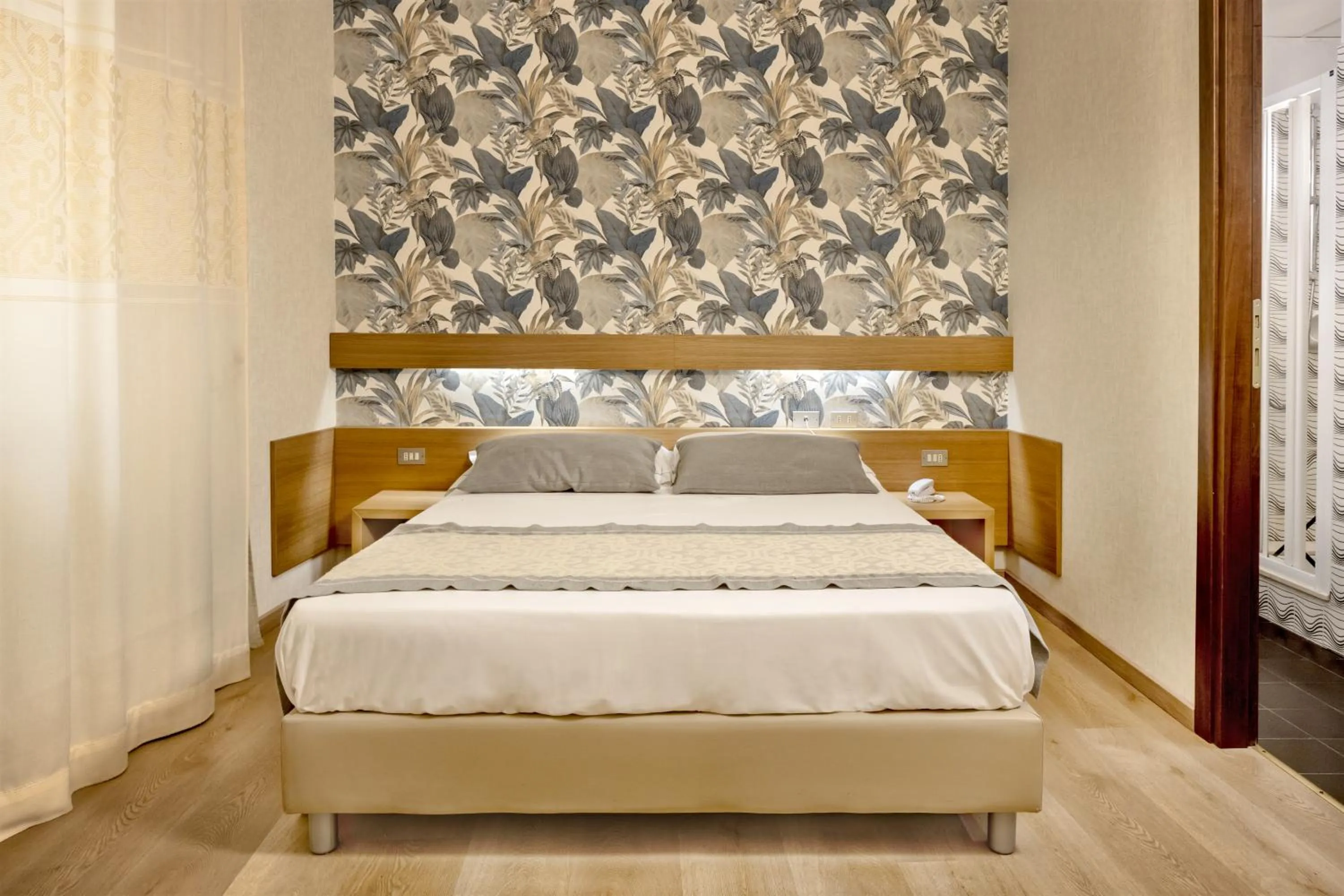 Photo of the whole room, Bed in Hotel Italia