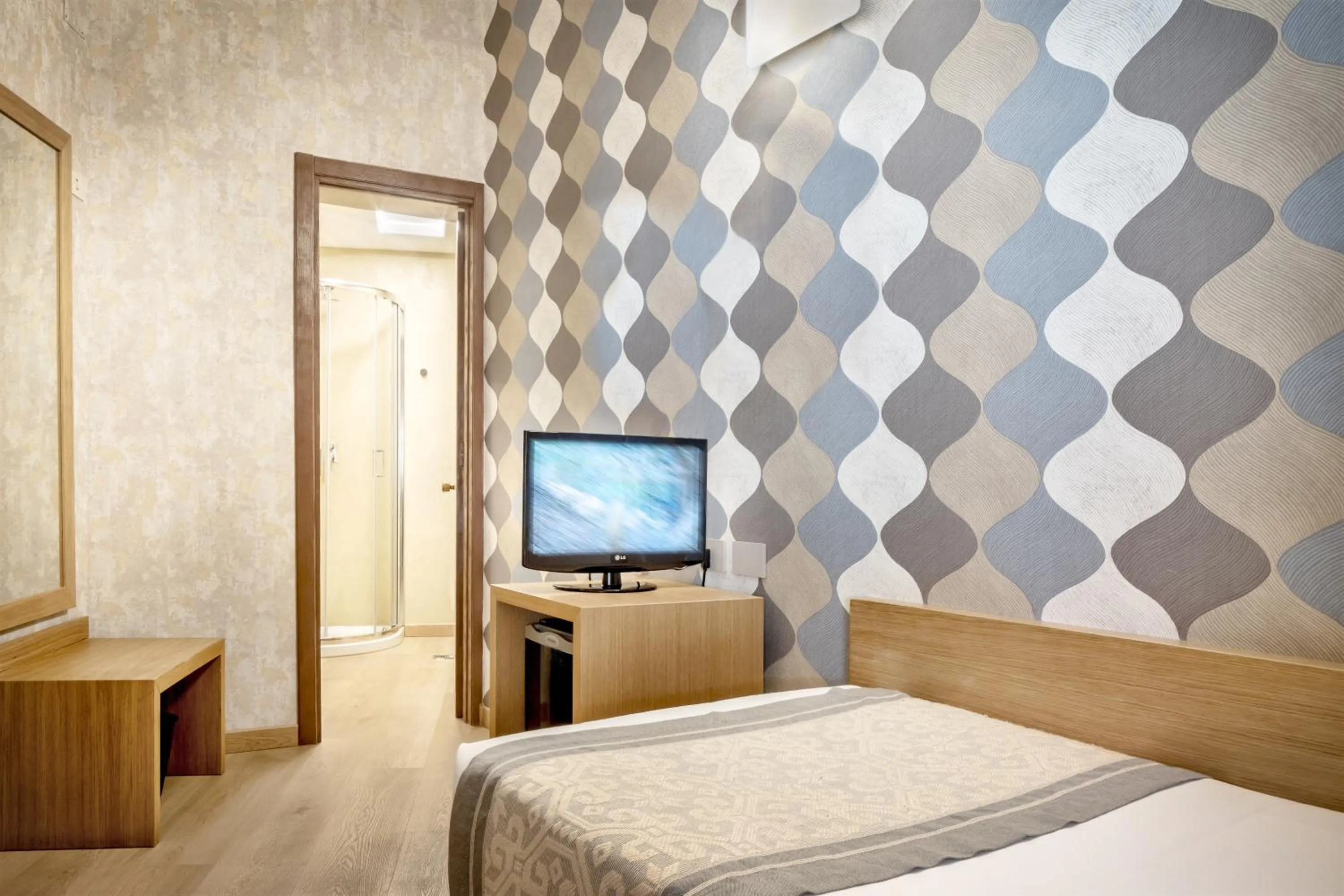 Photo of the whole room, Bed in Hotel Italia