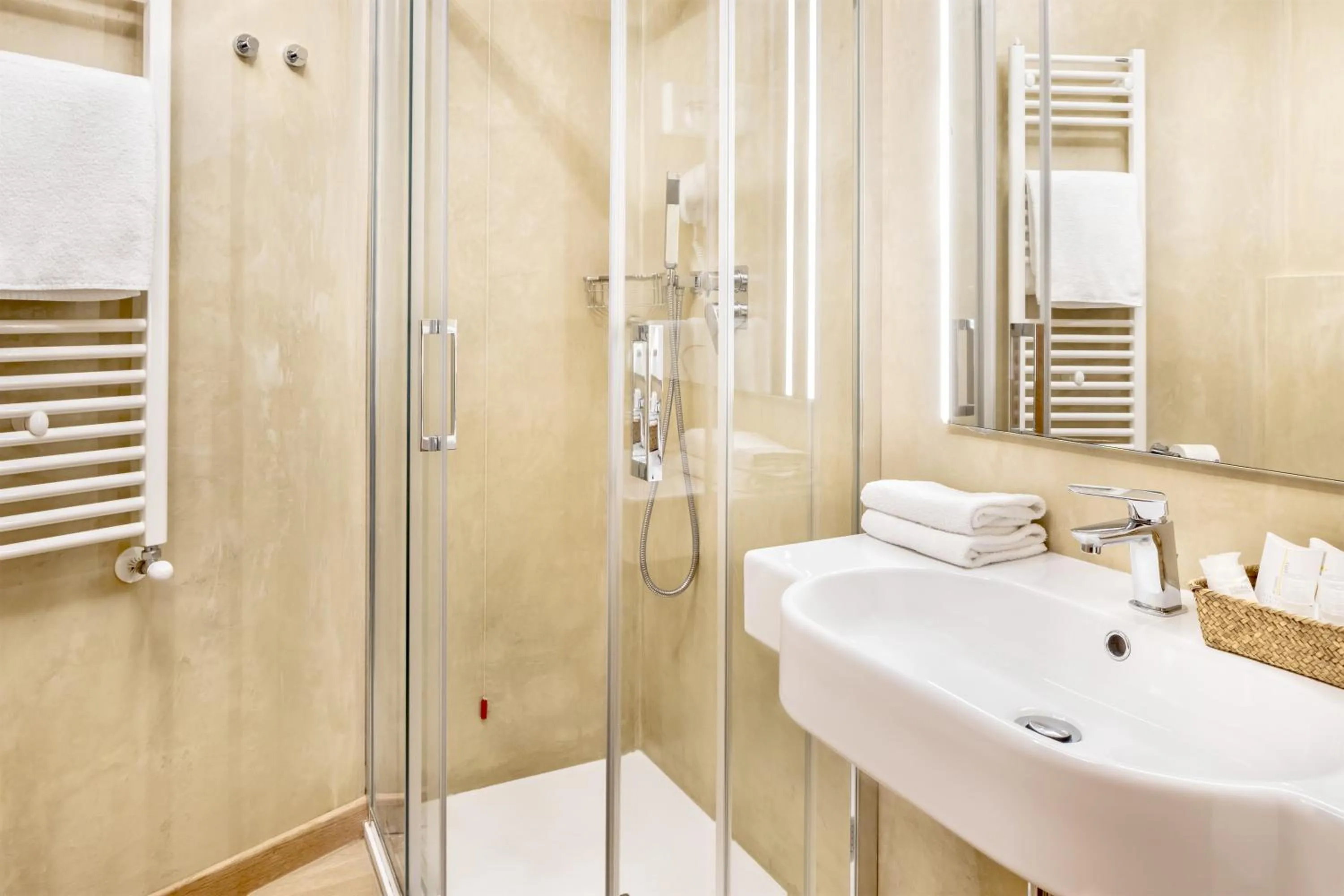 Bathroom in Hotel Italia