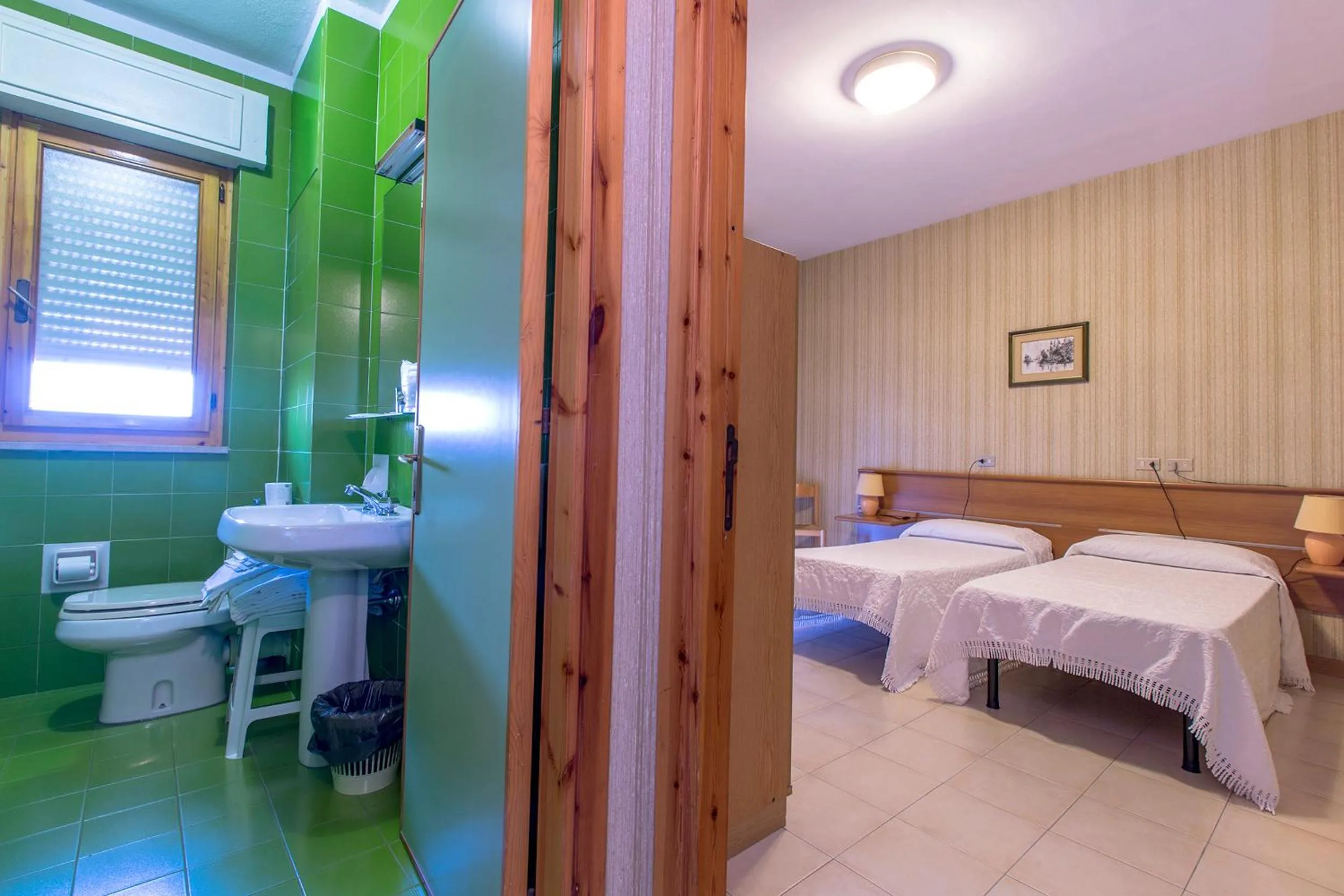 Toilet, Bed in Hotel Residence Ulivi E Palme