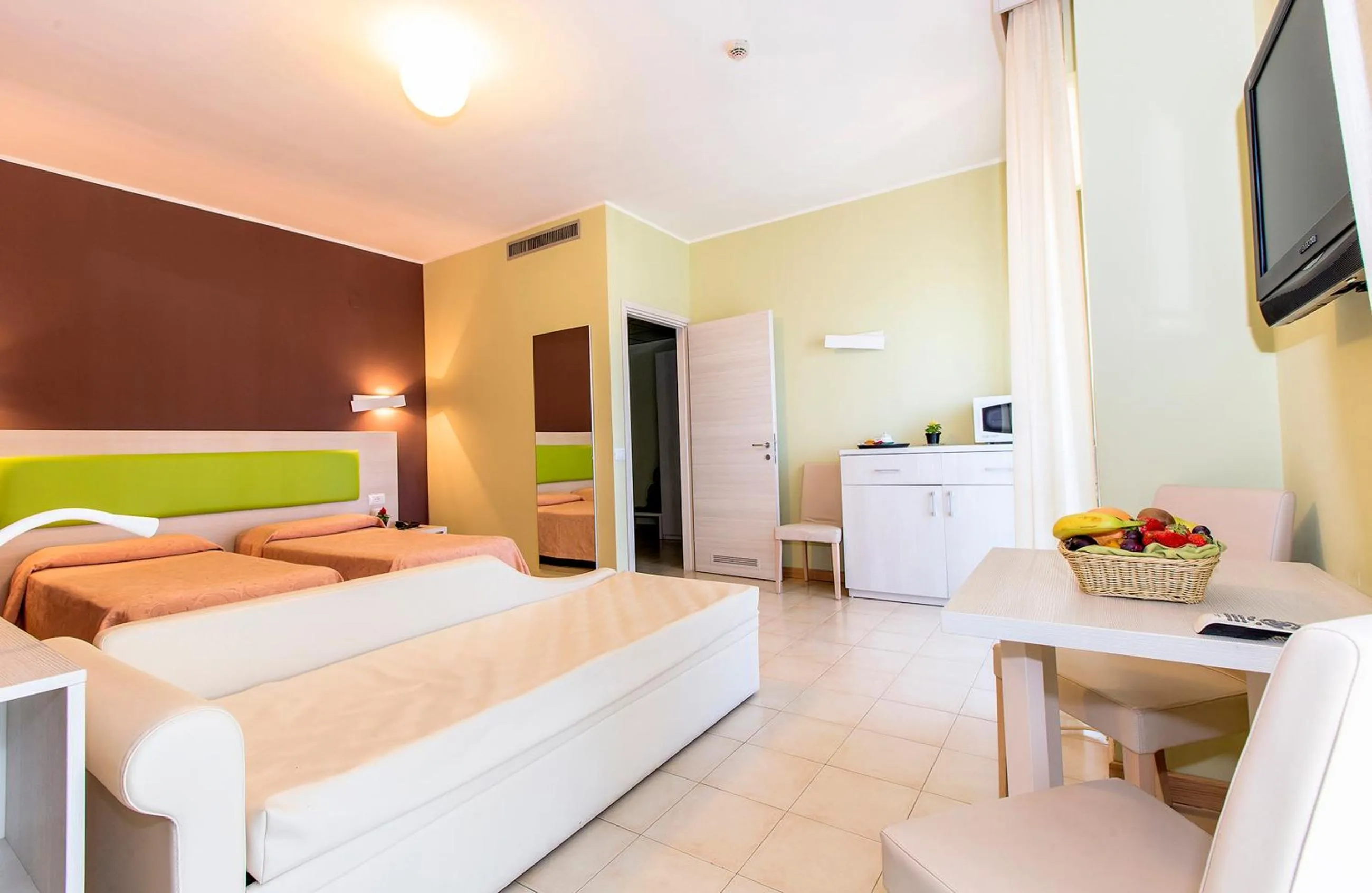 TV and multimedia, Bed in Hotel Residence Ulivi E Palme