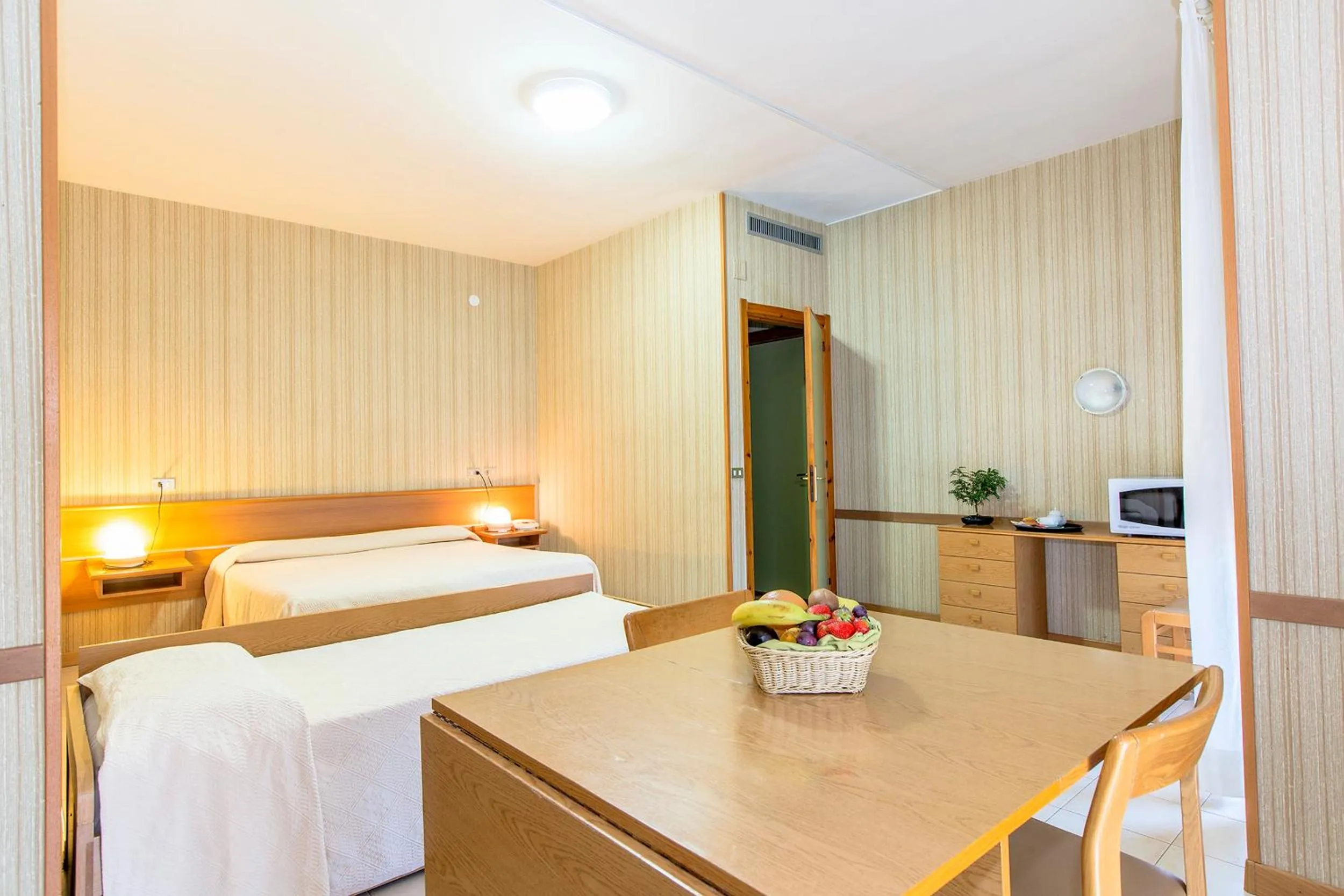 TV and multimedia, Bed in Hotel Residence Ulivi E Palme