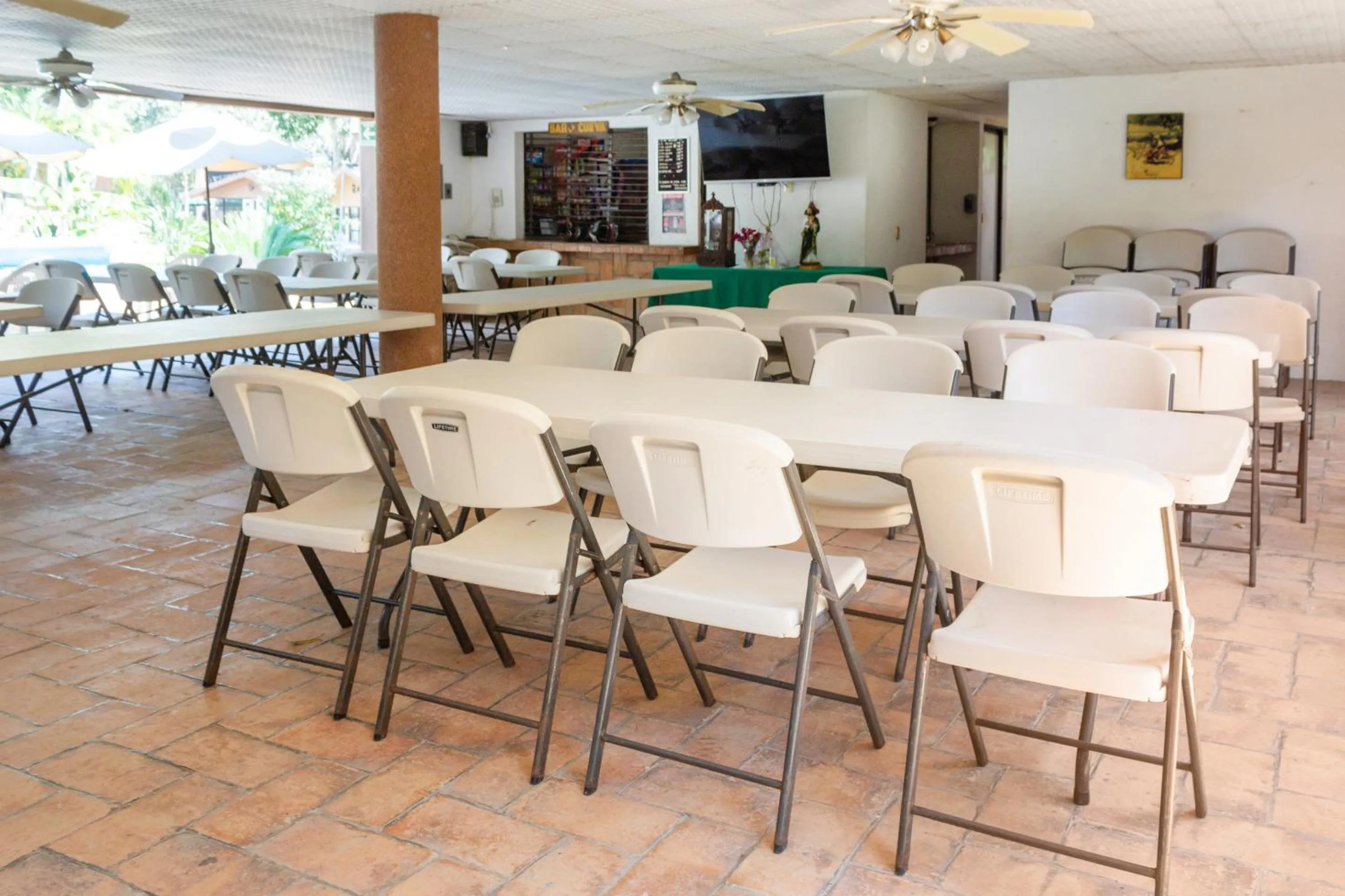 Dining area in Cotlamani Hotel Aventura