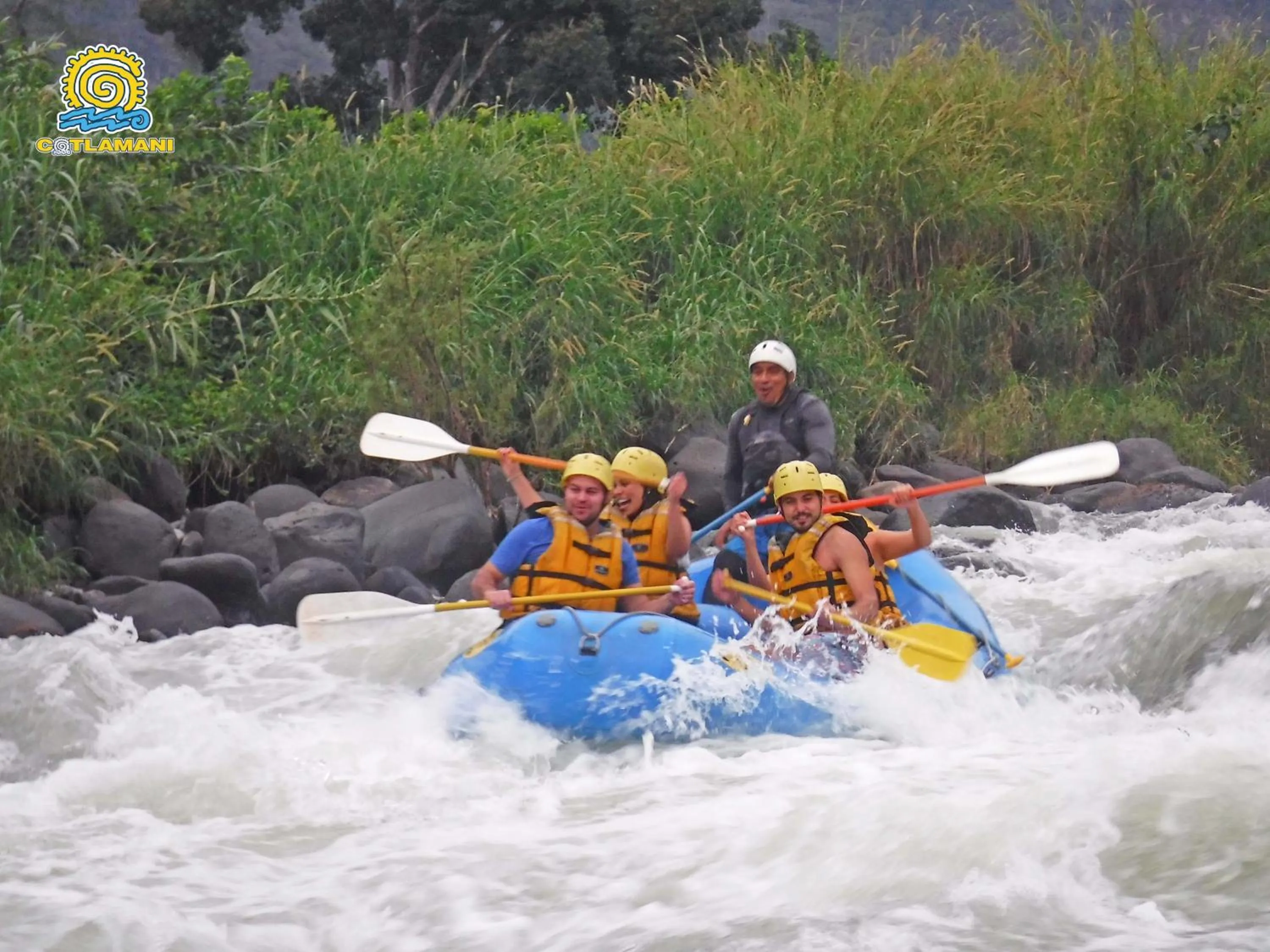Activities, Canoeing in Cotlamani Hotel Aventura