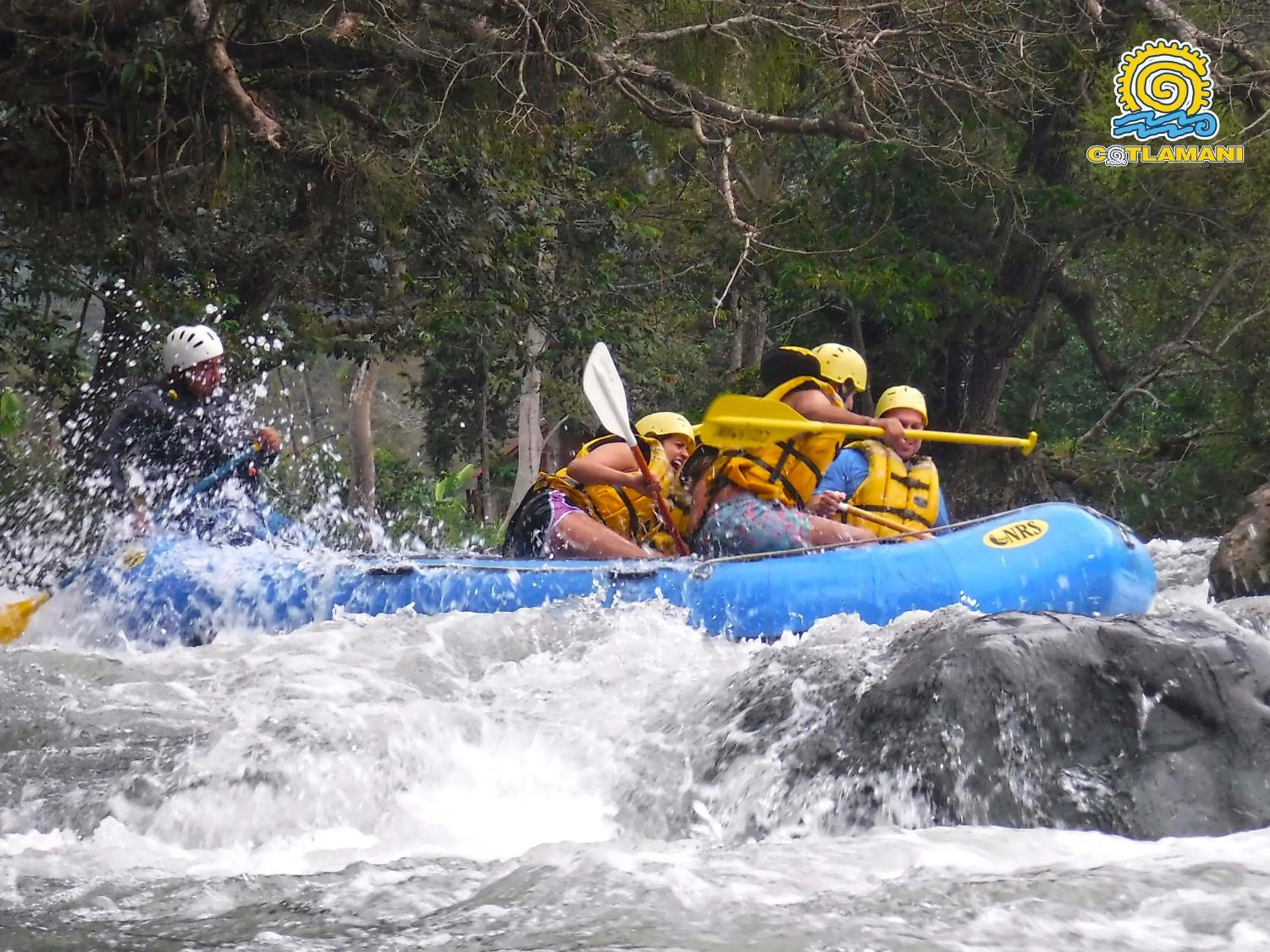 Activities, Canoeing in Cotlamani Hotel Aventura