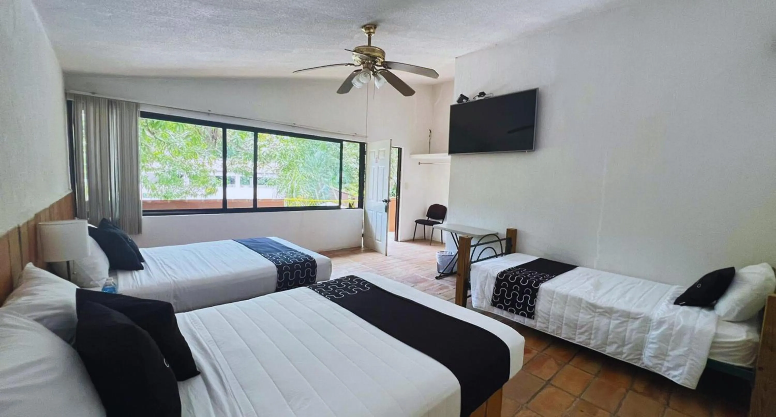 Photo of the whole room, Bed in Cotlamani Hotel Aventura