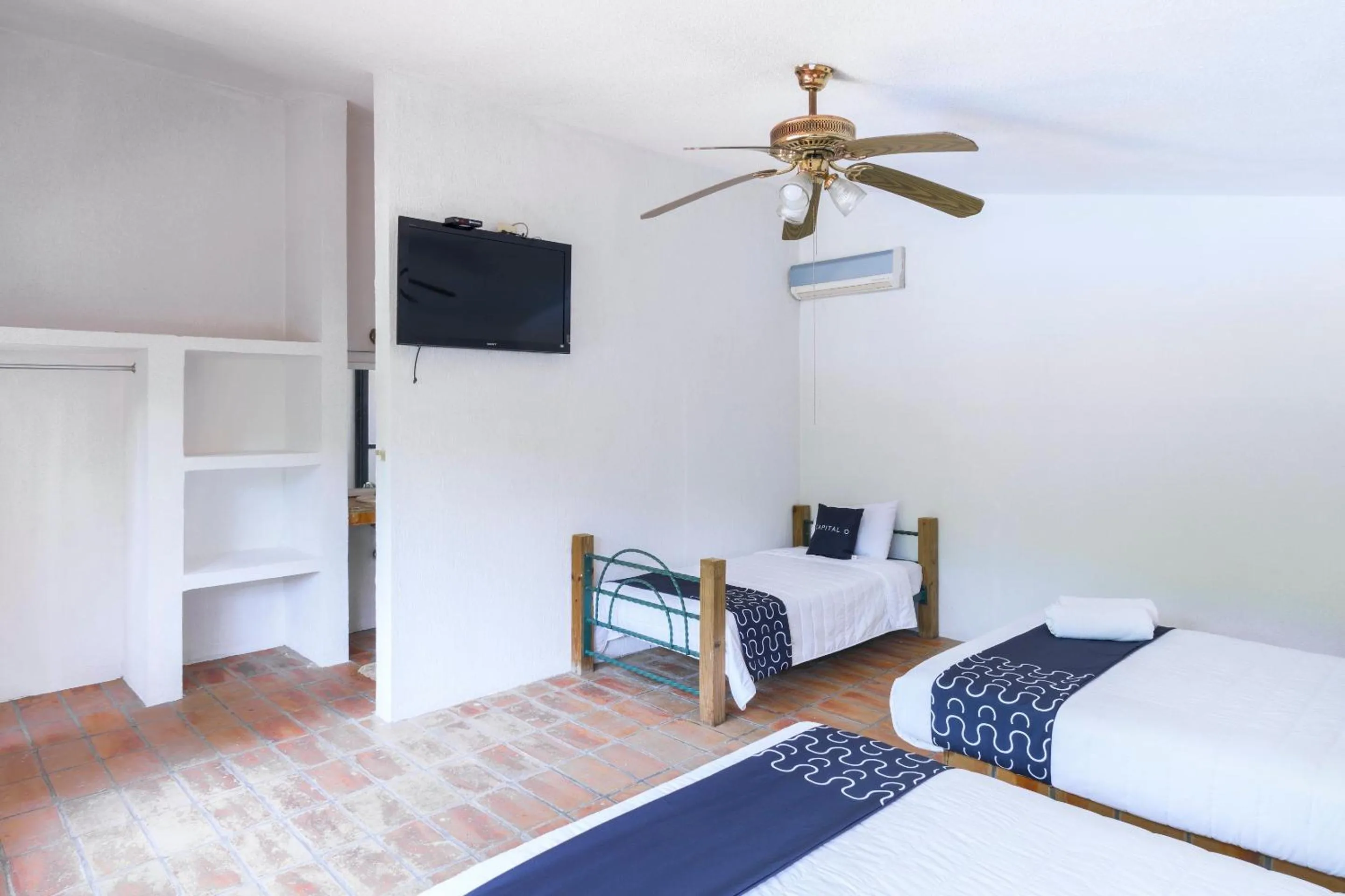 Property building, Bed in Cotlamani Hotel Aventura