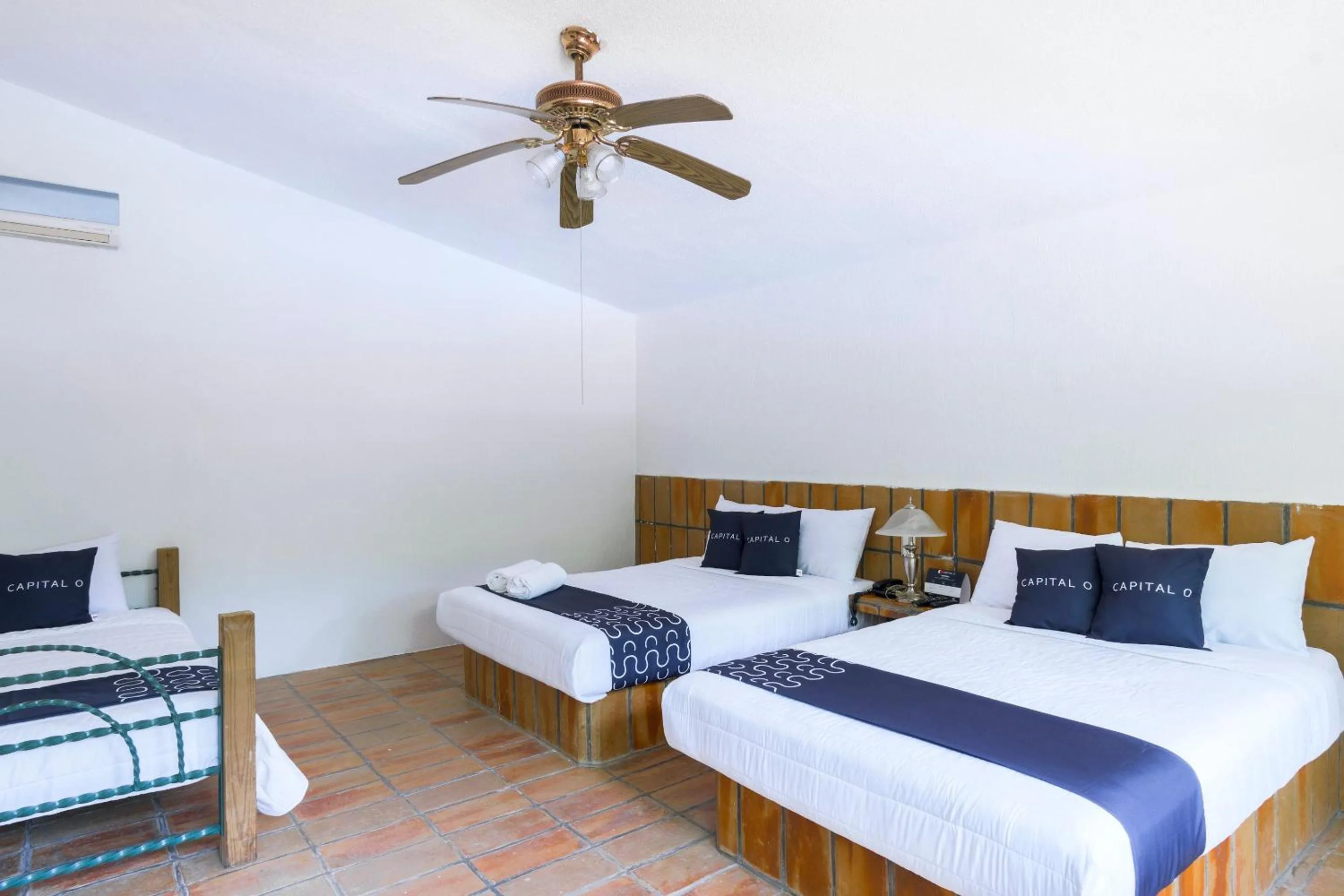 Property building, Bed in Cotlamani Hotel Aventura