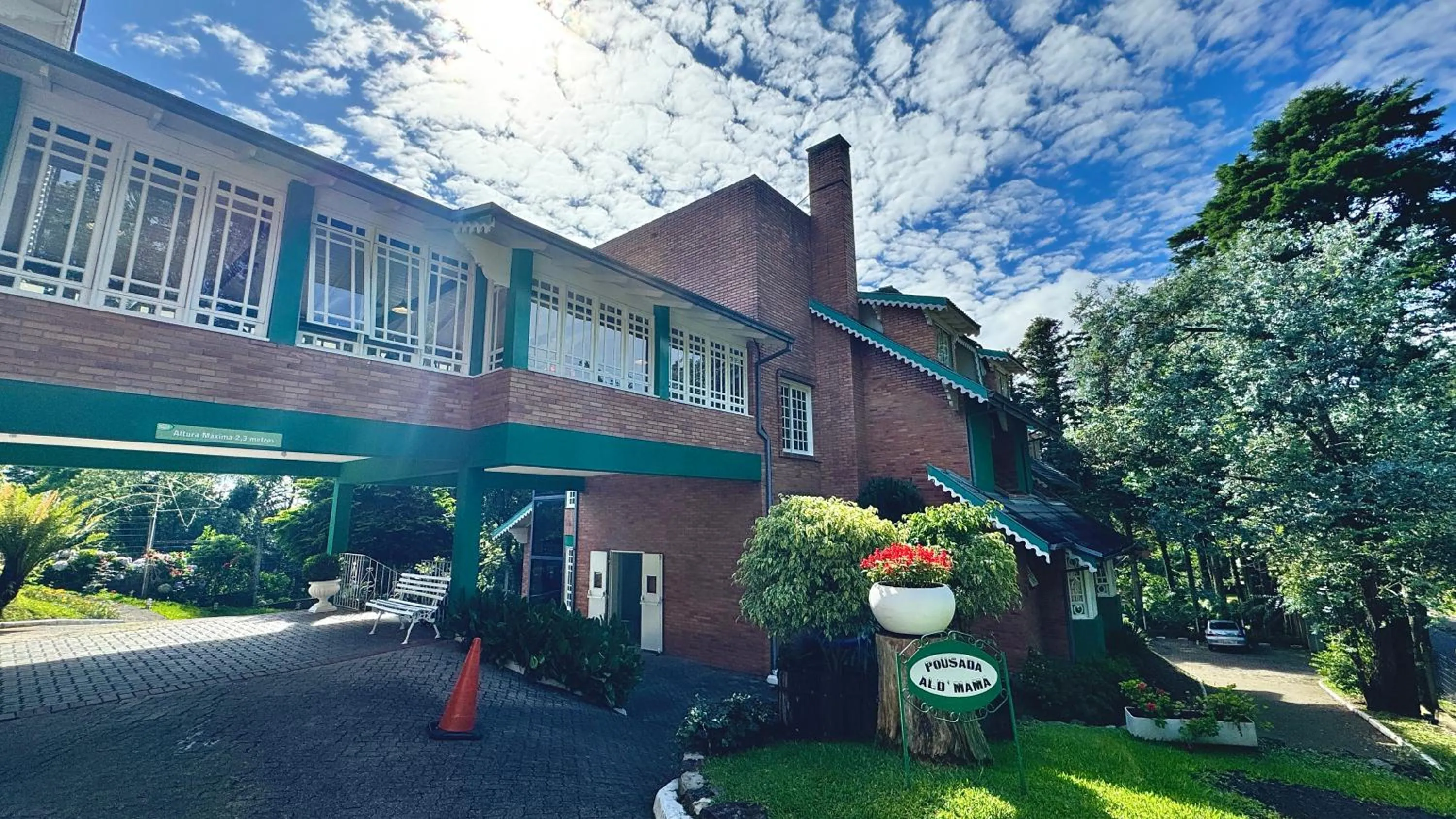 Facade/entrance in Hotel Pousada Ald' Mama