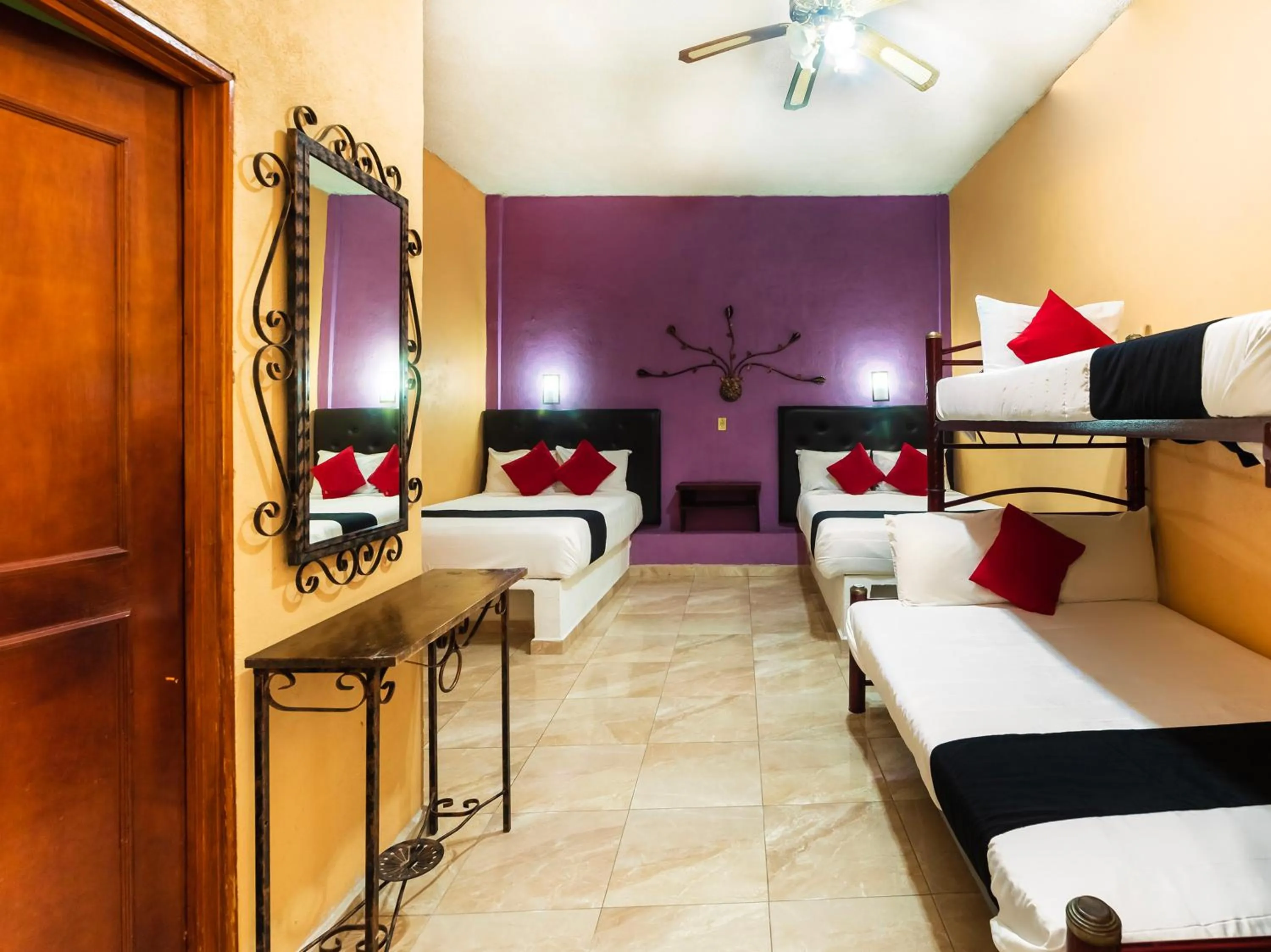 Photo of the whole room, Bed in Villas el Paraíso, El Rollo