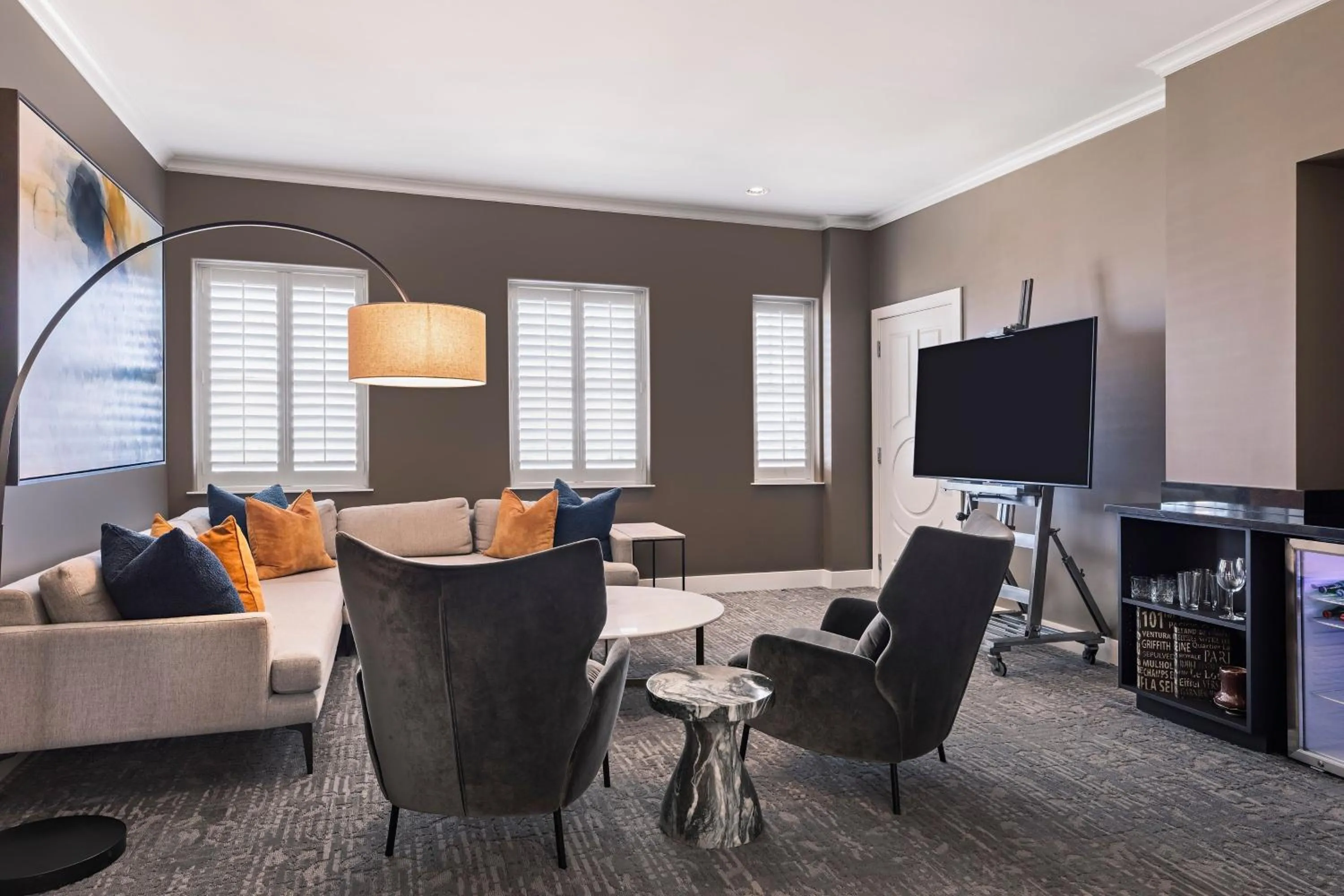 Living room in Ambassador Hotel Oklahoma City, Autograph Collection