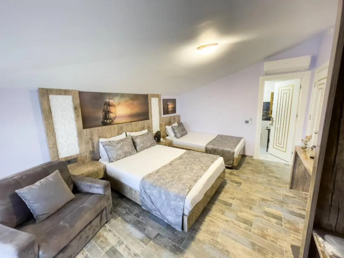 room service, Bed in Castle Light Boutique