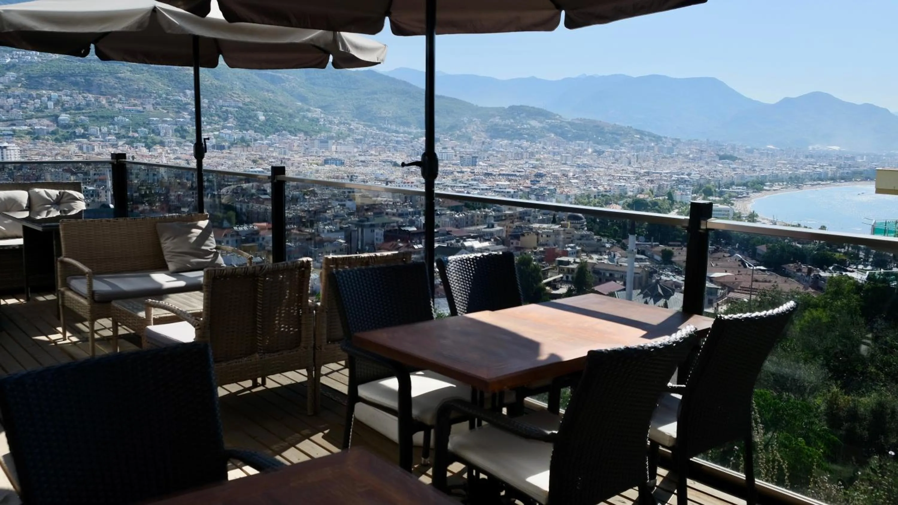 Restaurant/places to eat in Castle Light Boutique