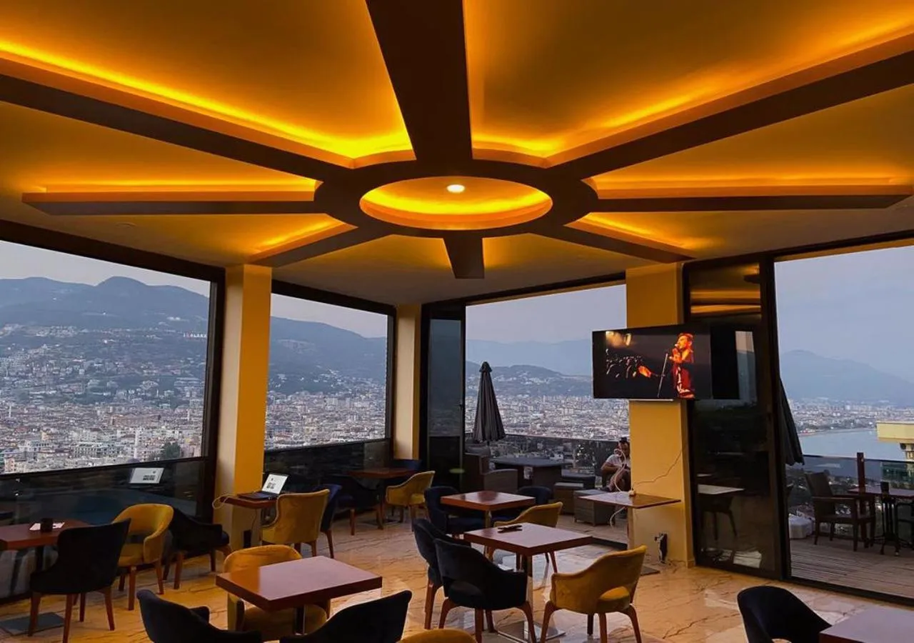 Restaurant/places to eat in Castle Light Boutique