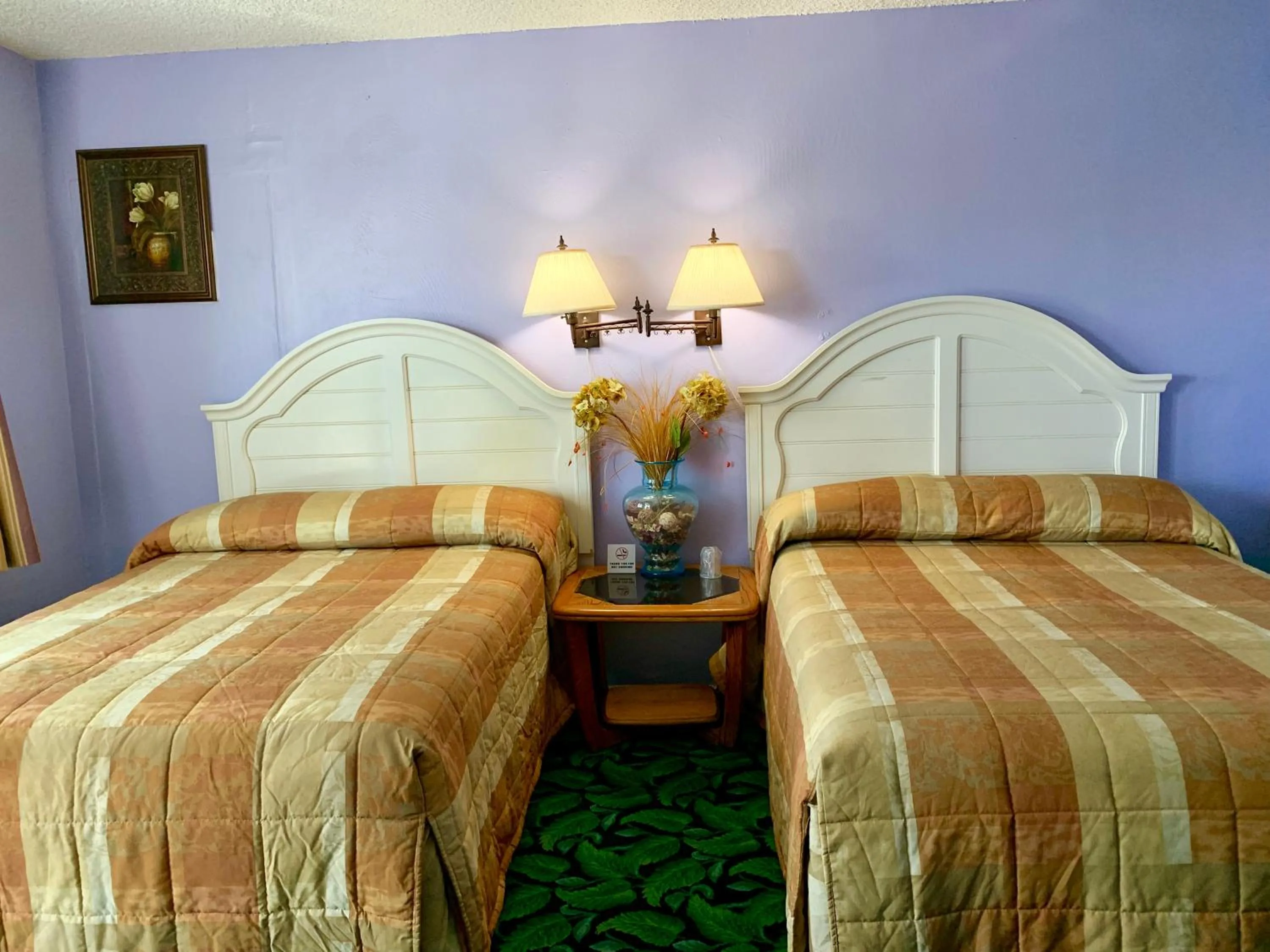 Bed in Walden Motel