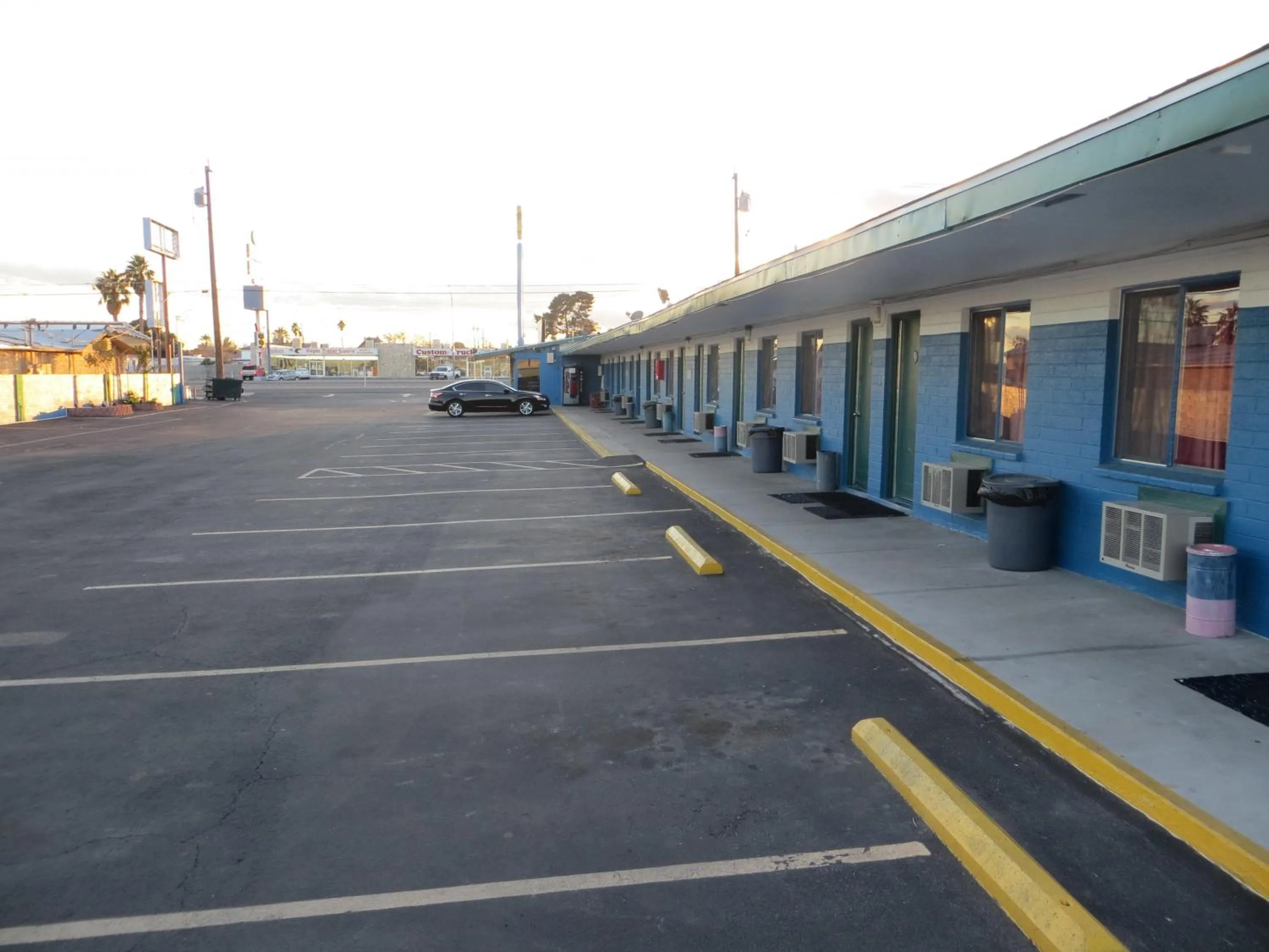 Facade/entrance in Walden Motel