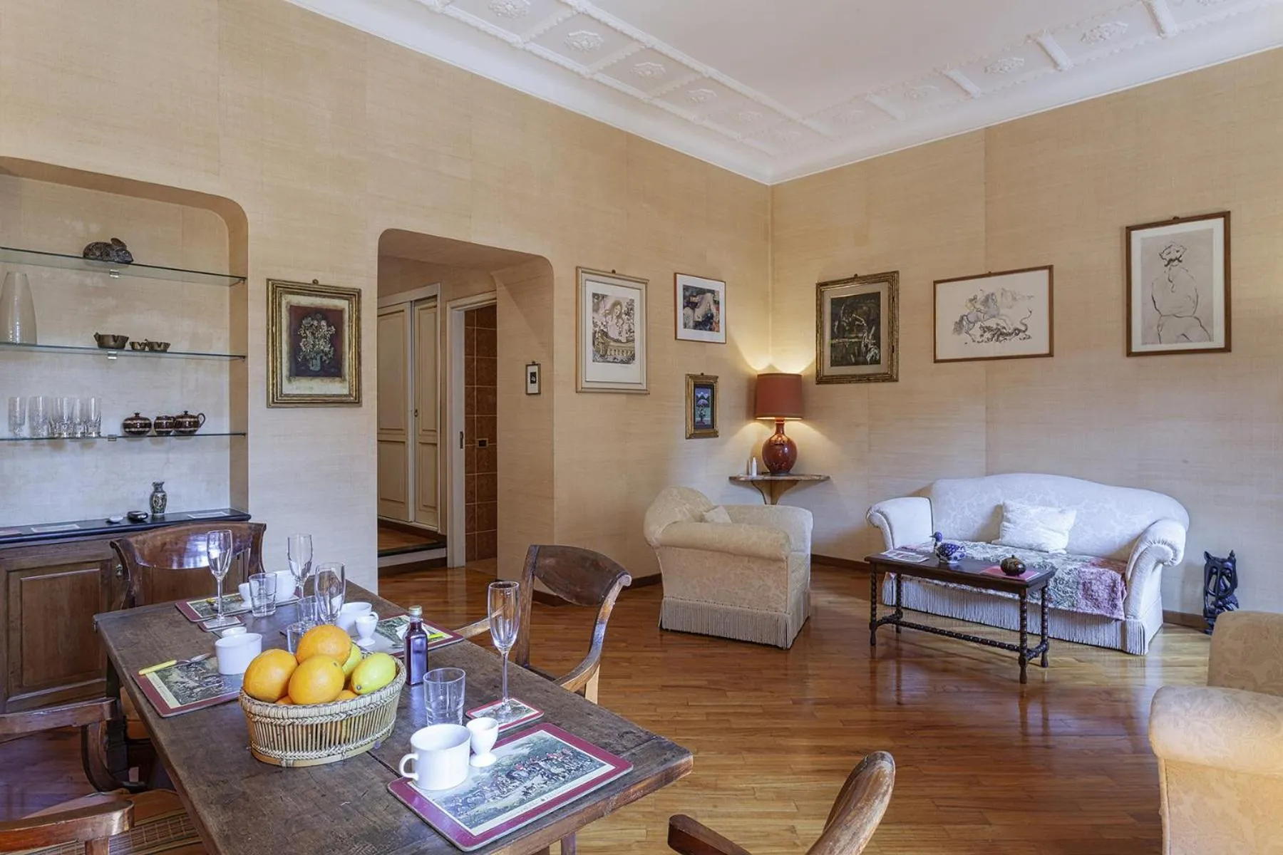 La finestra sul cortile di Via Roma by Wonderful Italy