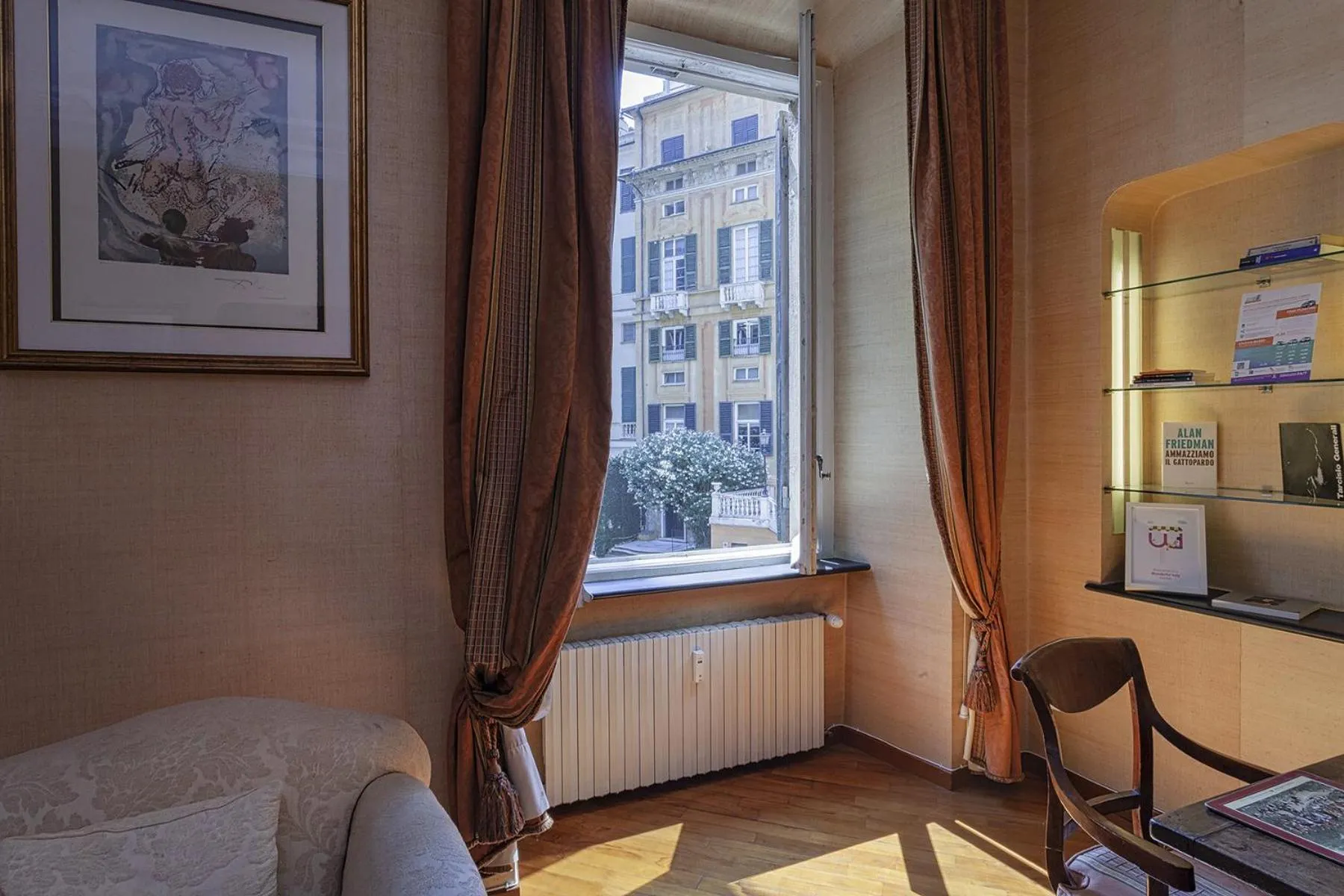 La finestra sul cortile di Via Roma by Wonderful Italy