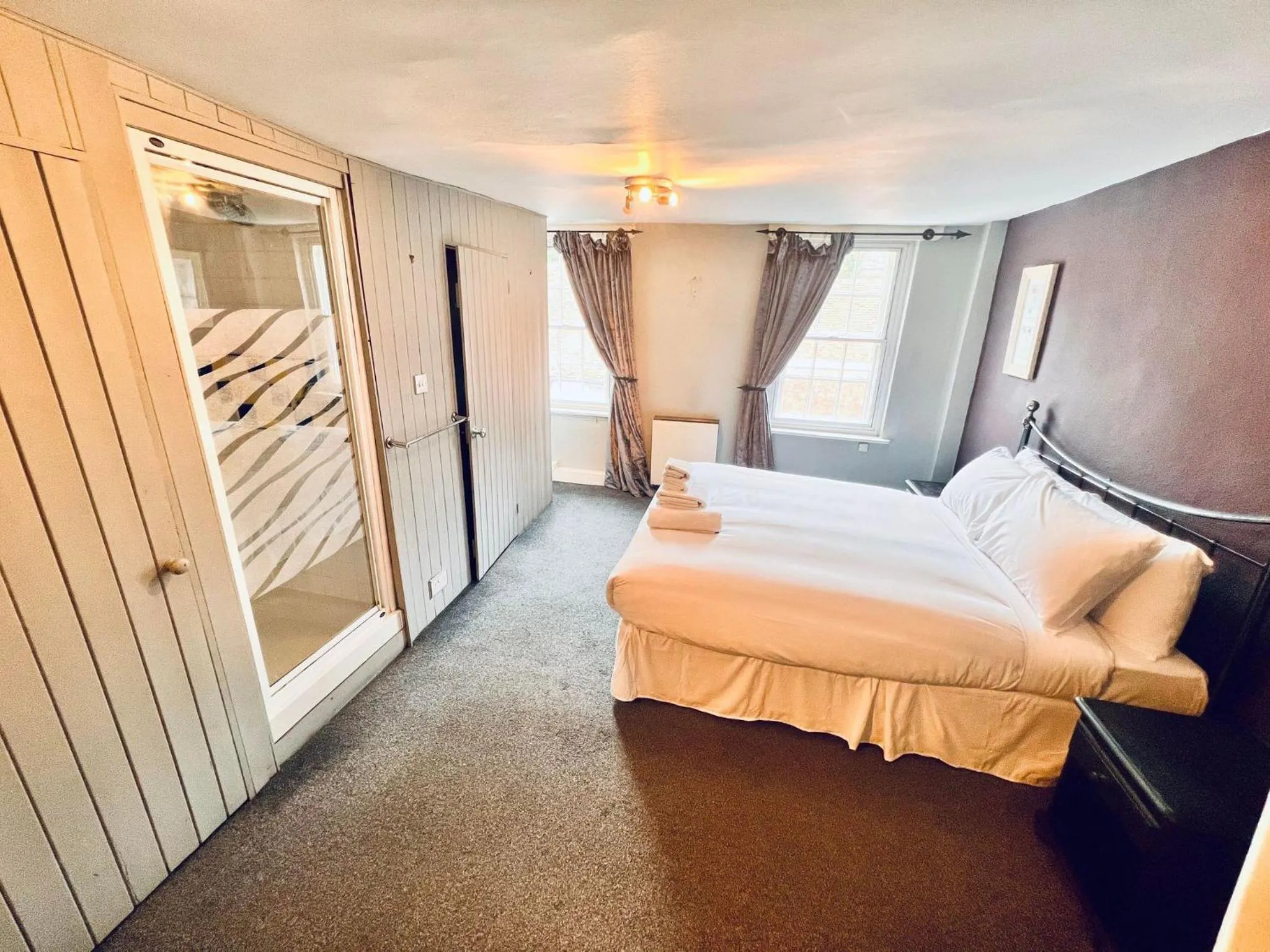 Bed in George & Dragon Hotel