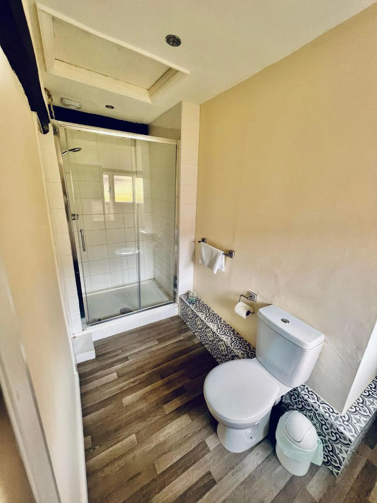 Shower in George & Dragon Hotel