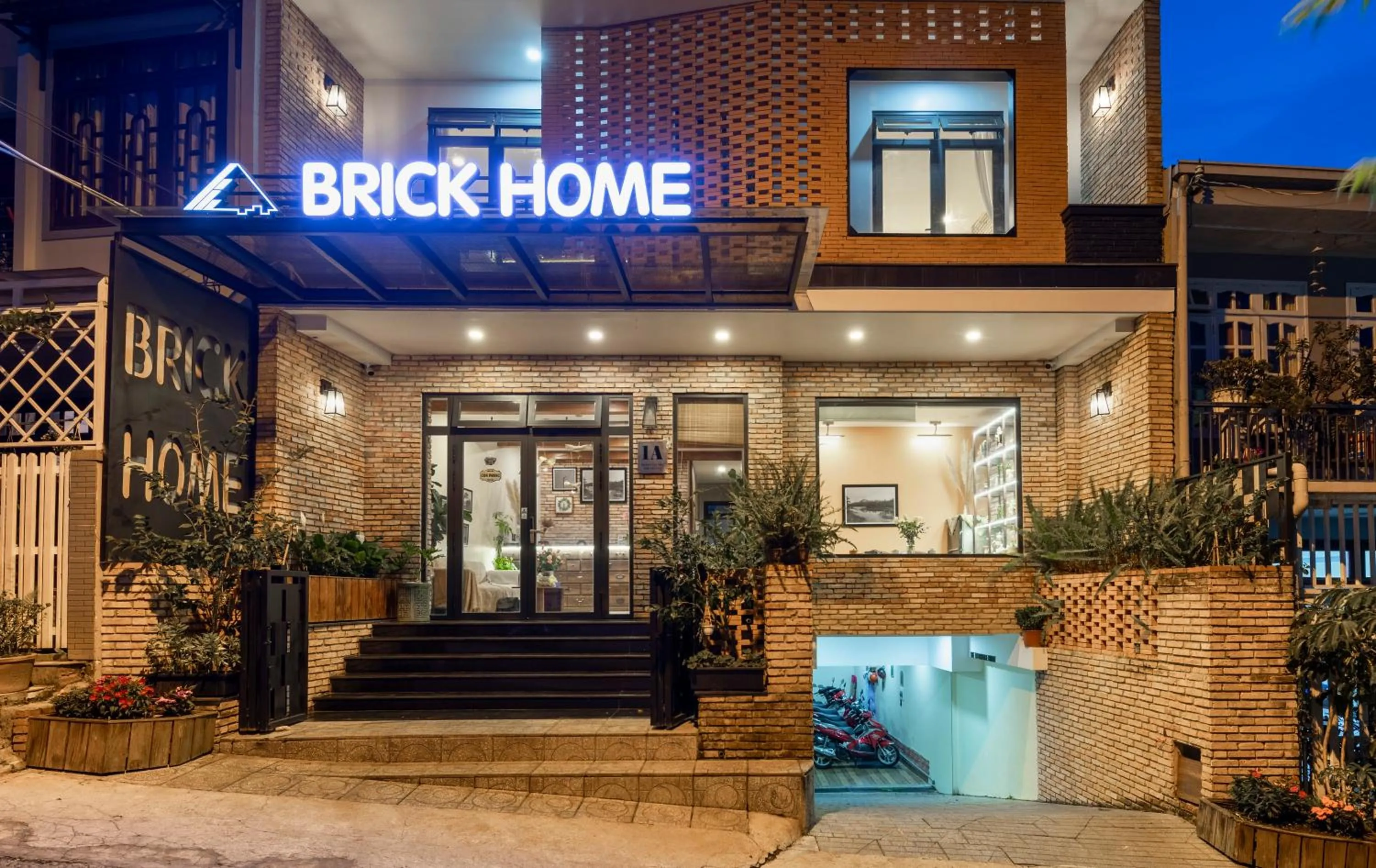 Facade/entrance in The Brick Home dalat