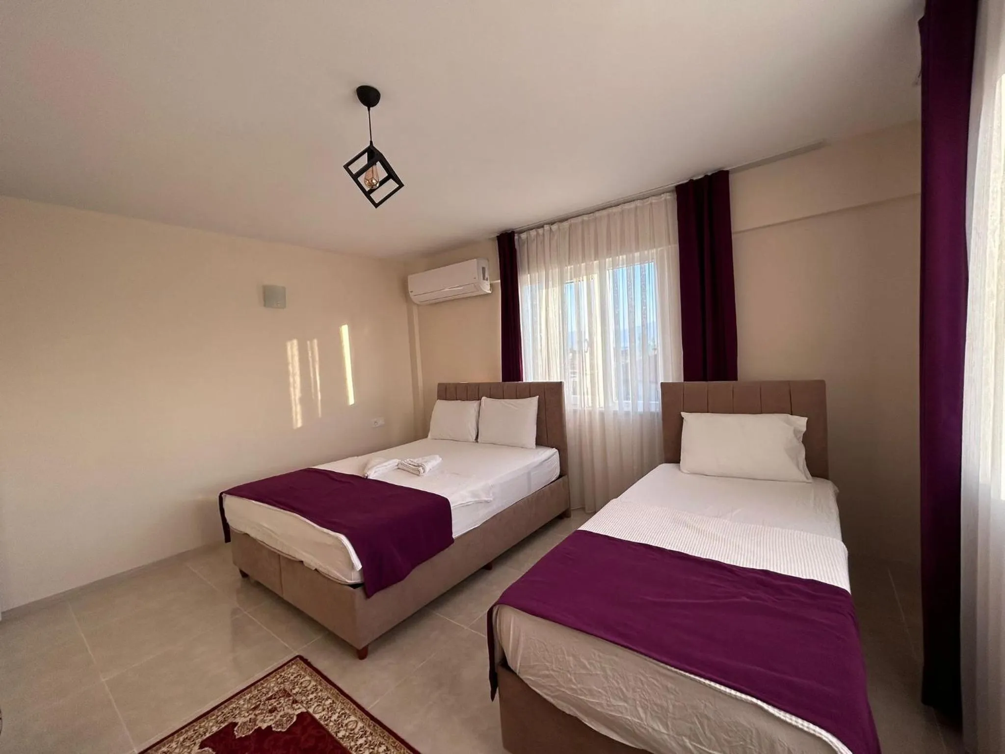 Bedroom, Bed in The Titanic House