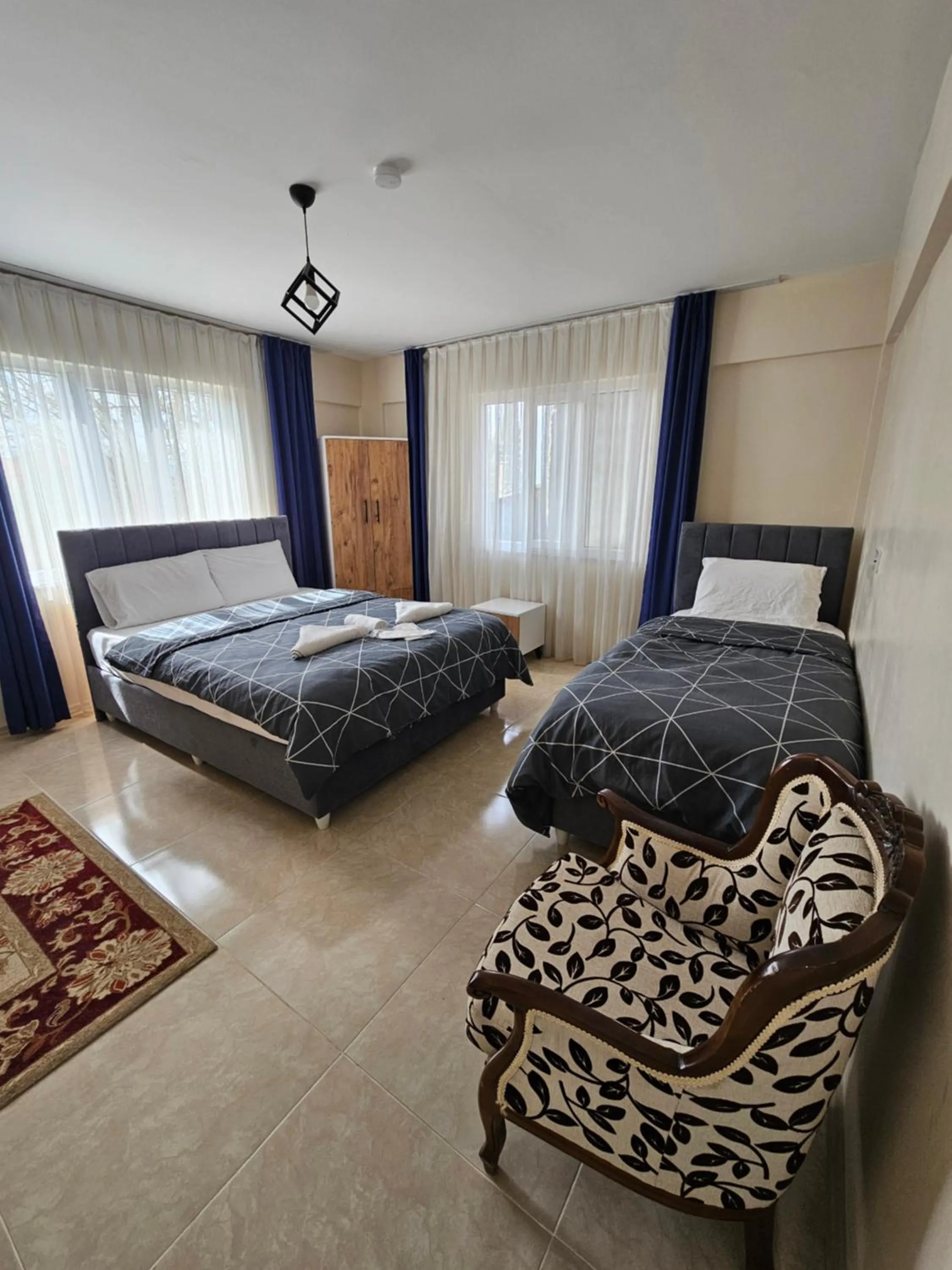 Bedroom, Bed in The Titanic House