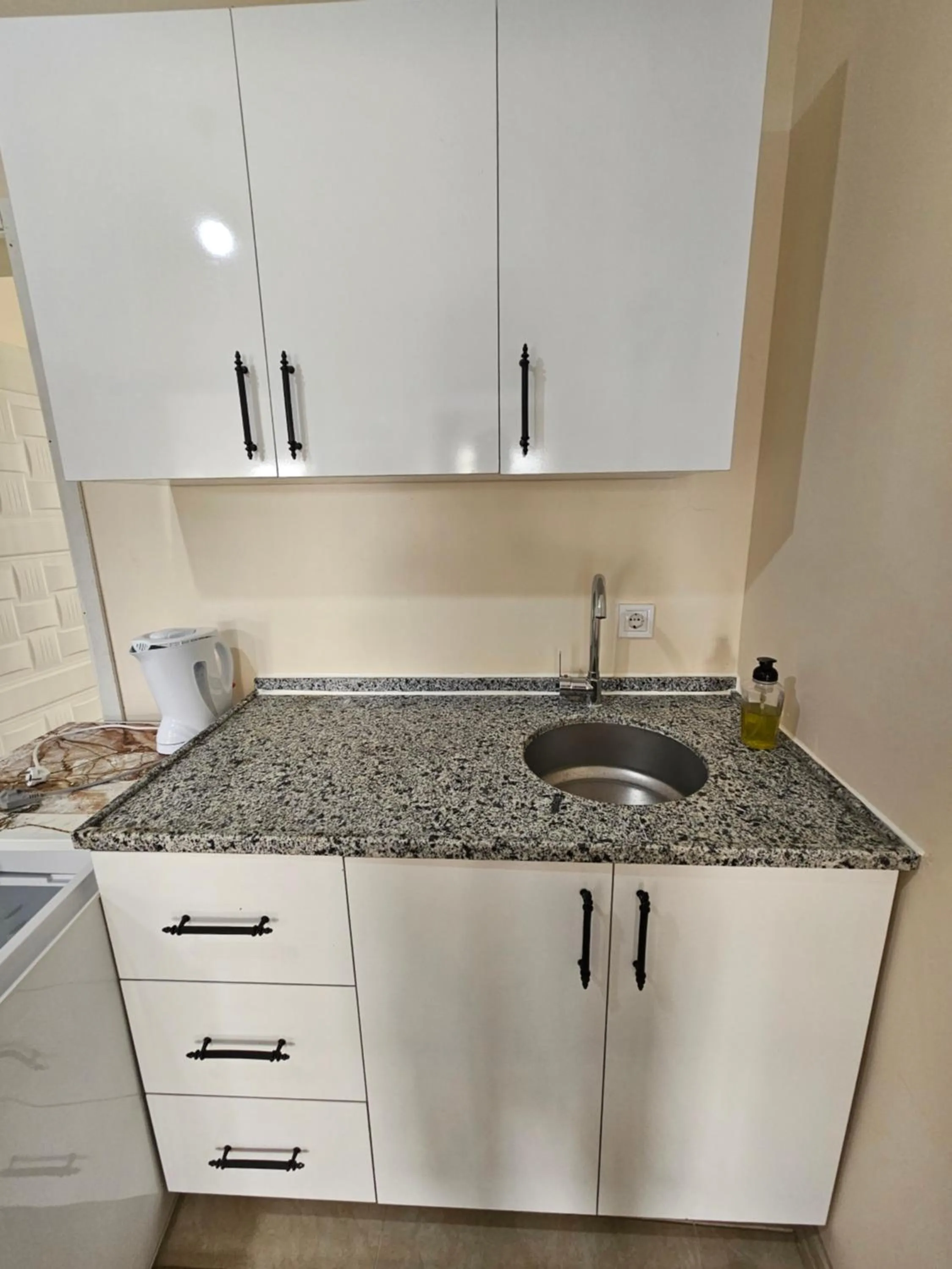 Kitchen or kitchenette in The Titanic House