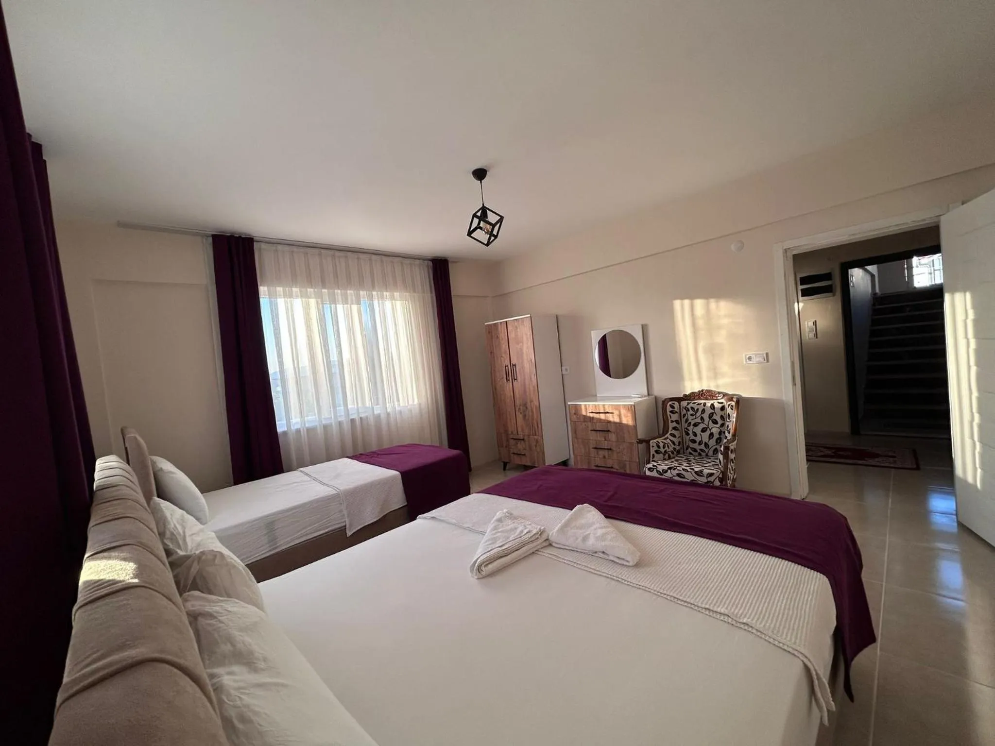 Bedroom, Bed in The Titanic House