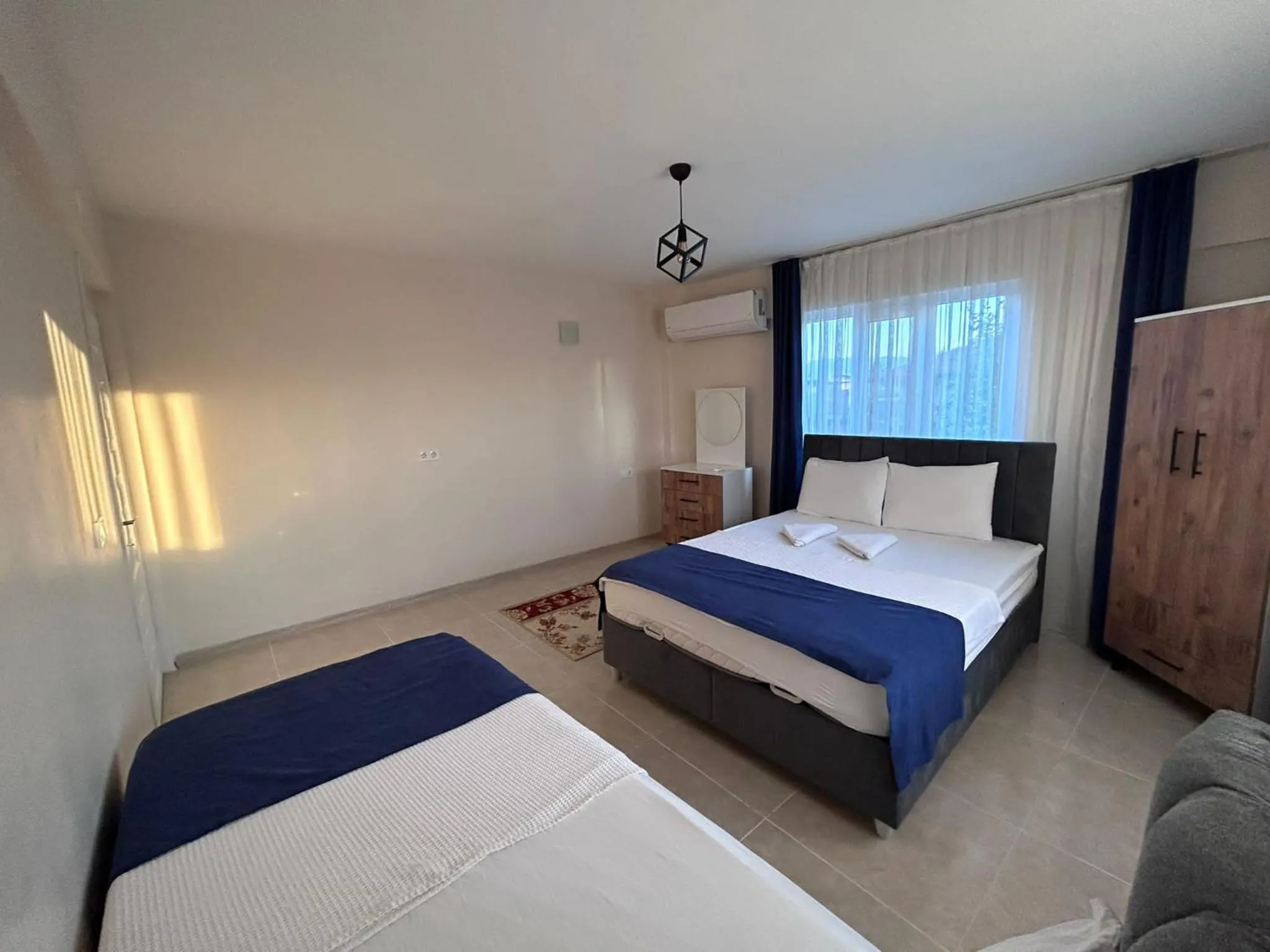 Bedroom, Bed in The Titanic House