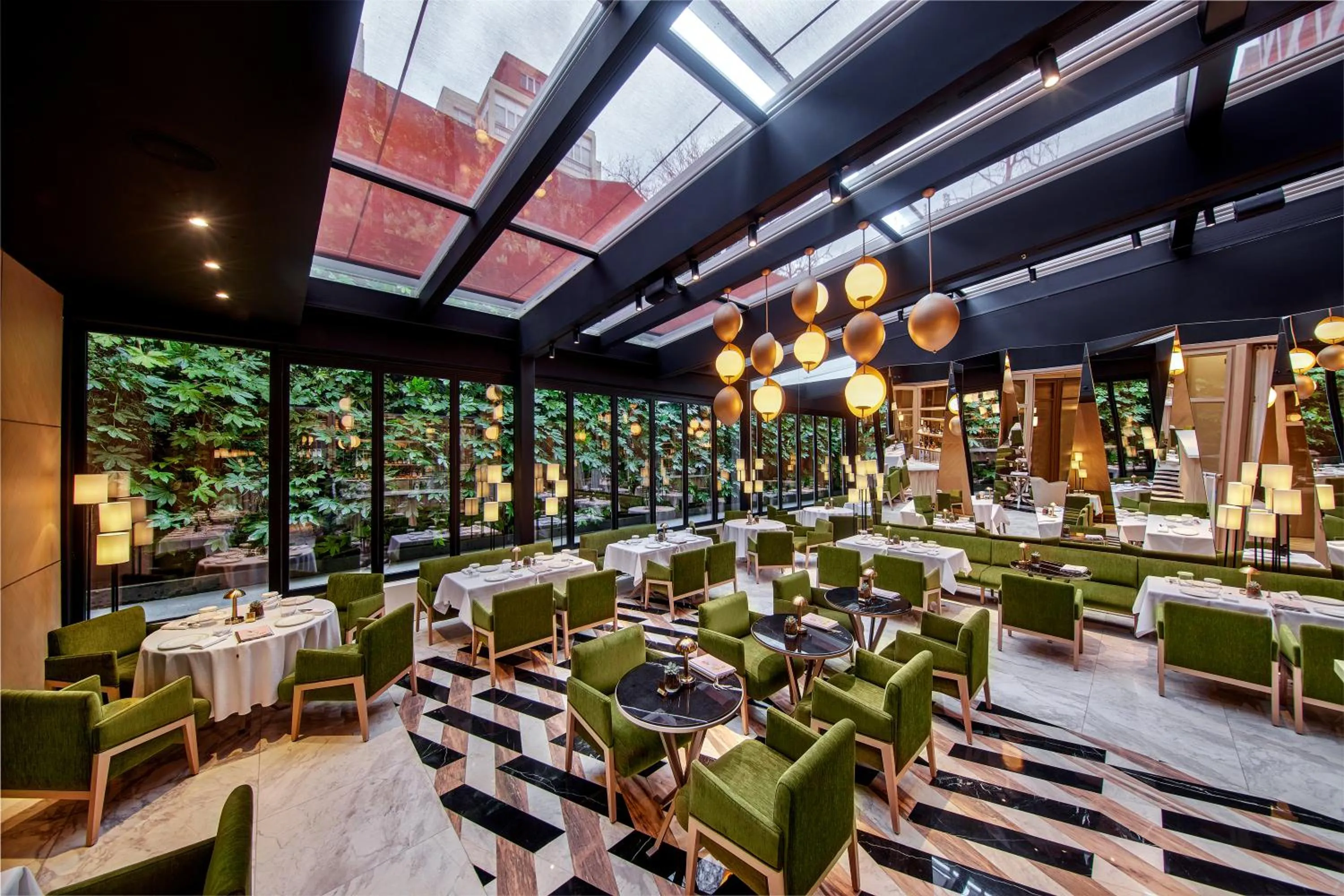 Restaurant/places to eat in Vakko Hotel and Residence