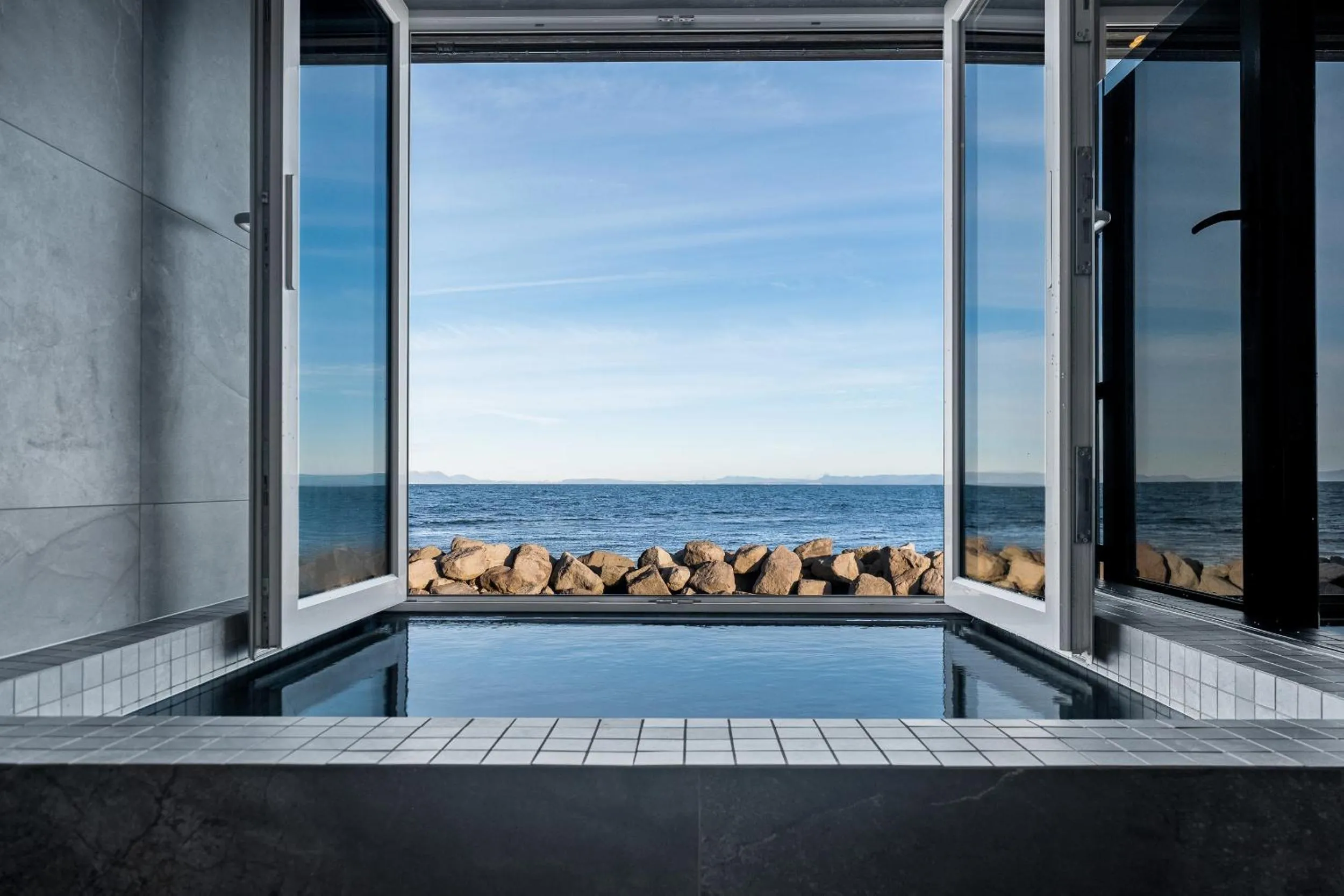 Hot Tub in Bay View Apartments